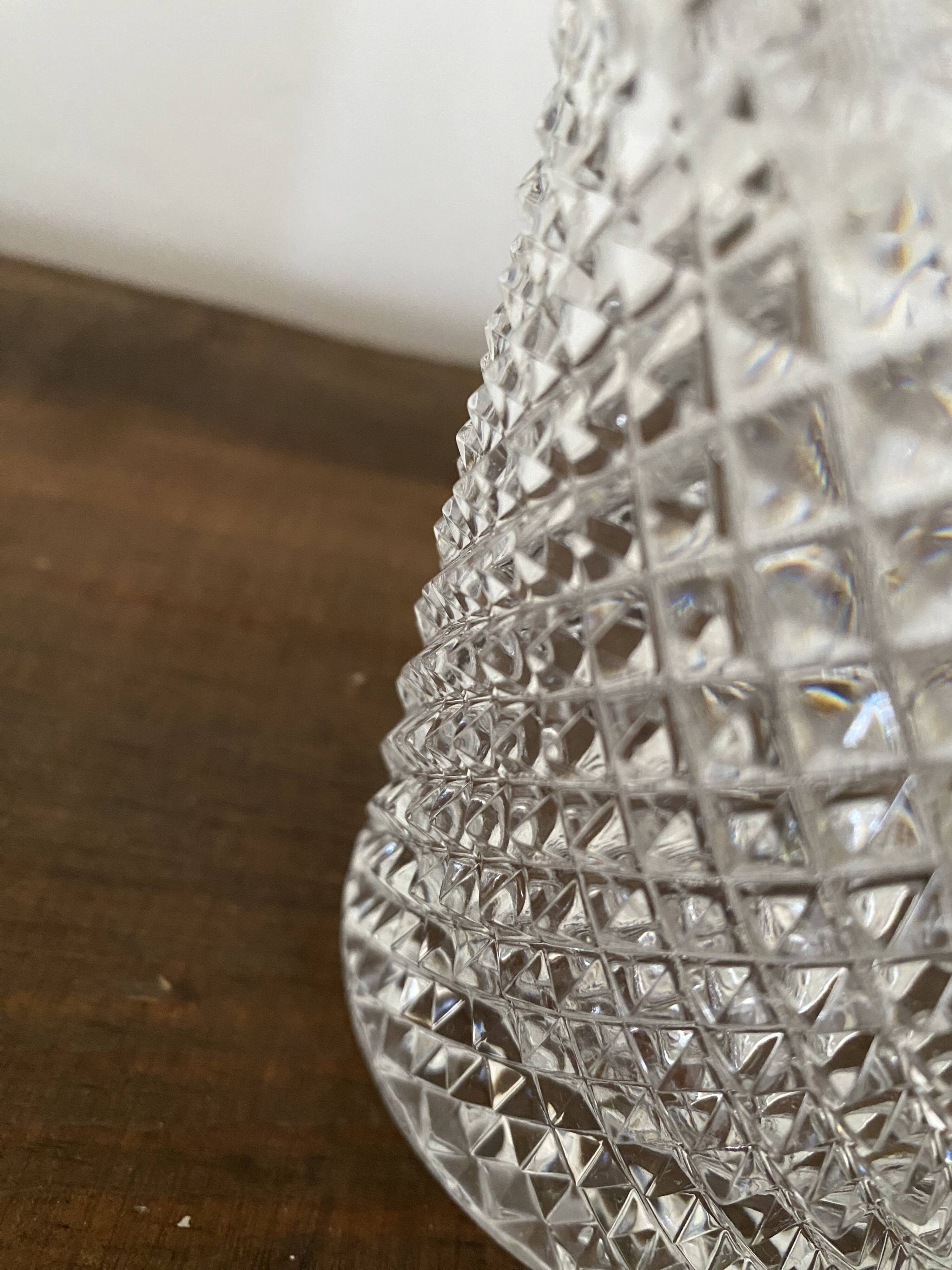 Bonbonniere, diamond-cut crystal pot with vintage lid