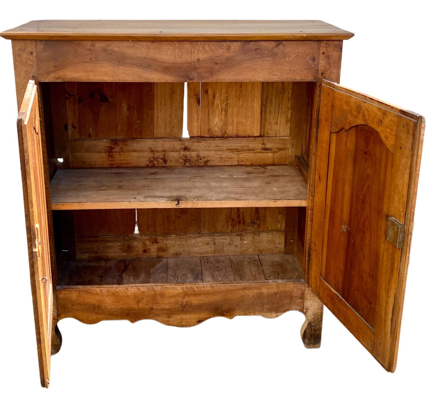 Commode buffet en noyer mouluré XVIIIe
