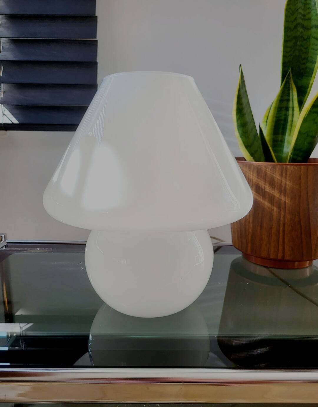 Vintage mushroom table lamp, Hustadt Leuchten, in opaline glass model L 1970.