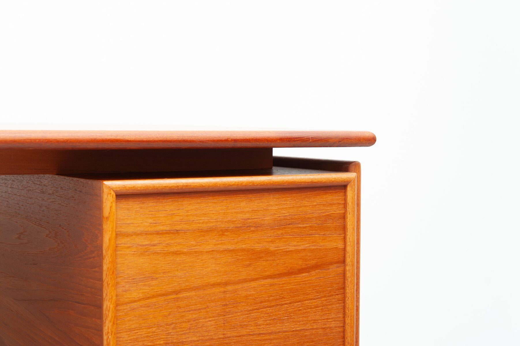 Bureau danois en teck par GV Gasvig pour GV Møbler, années 1960