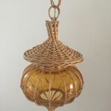 Suspension in wicker and amber glass