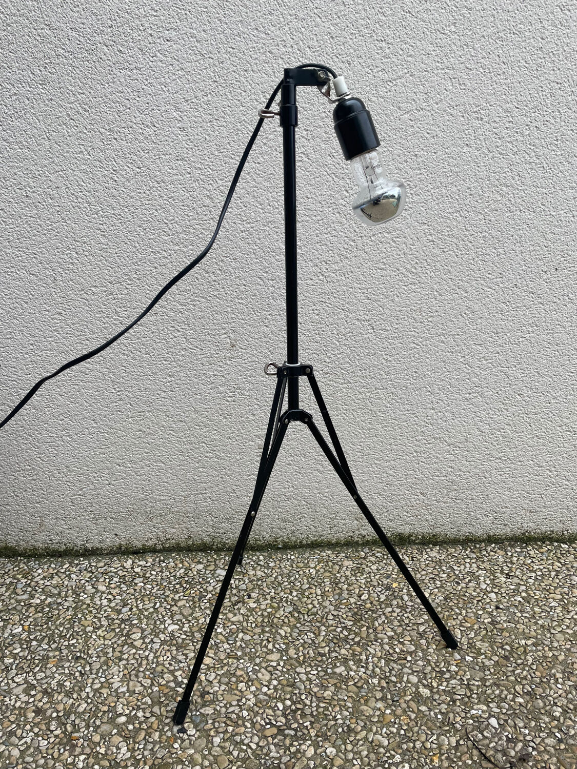 Tripod lamp