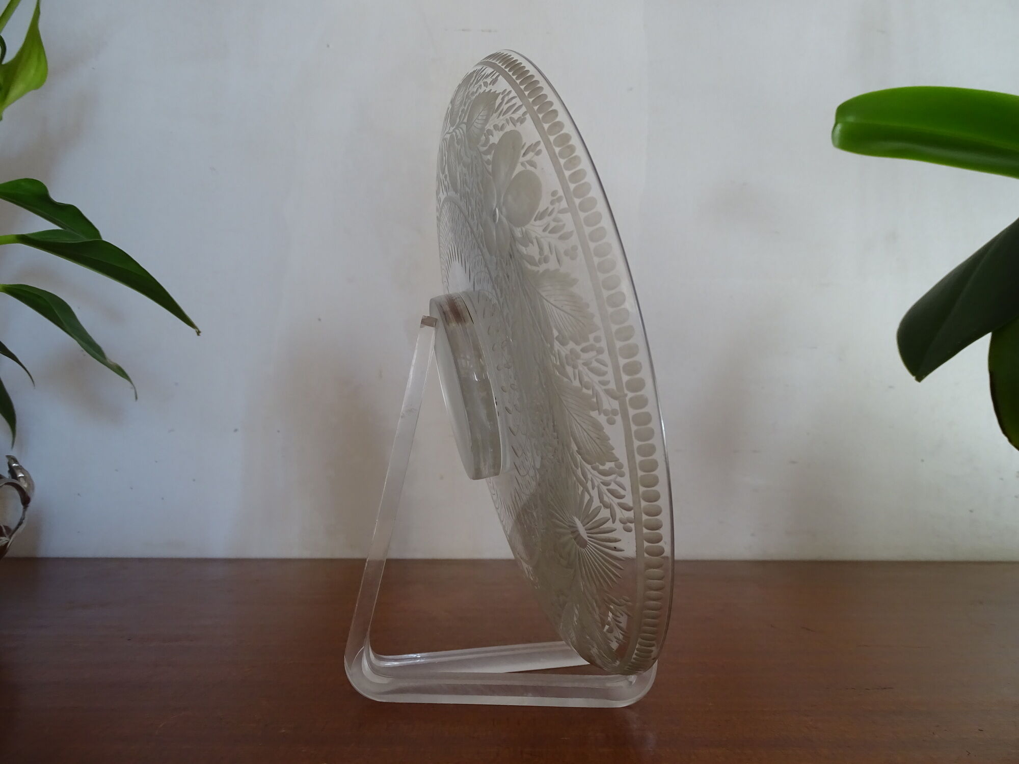 Plate with crystal heel engraved Saint Louis / Baccarat 19th century - 21.5 cm