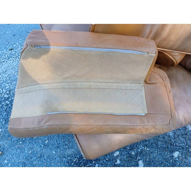 Paire de fauteuils vintage en skaï marron clair