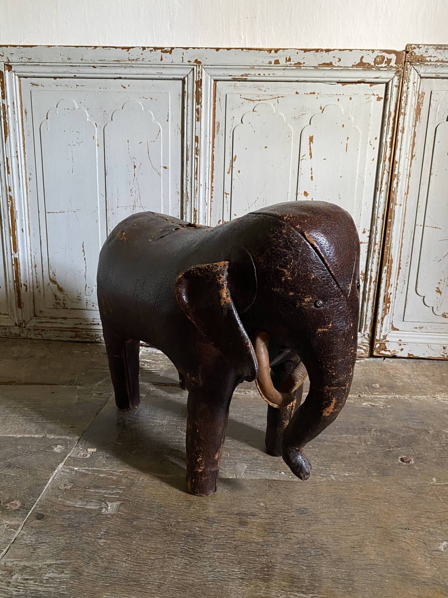 Elephant Dimitri Omersa