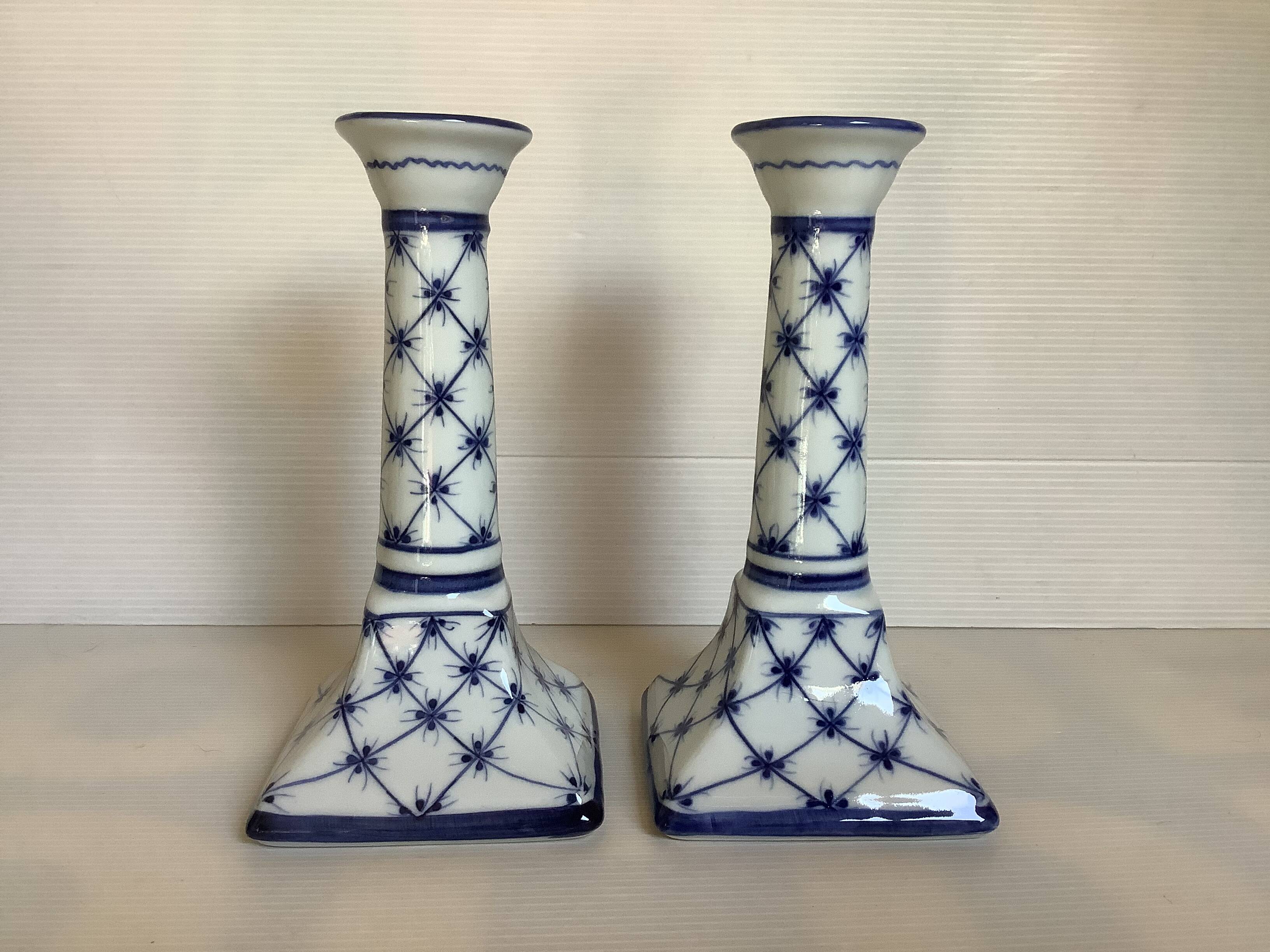 Paire de bougeoirs motifs bleus