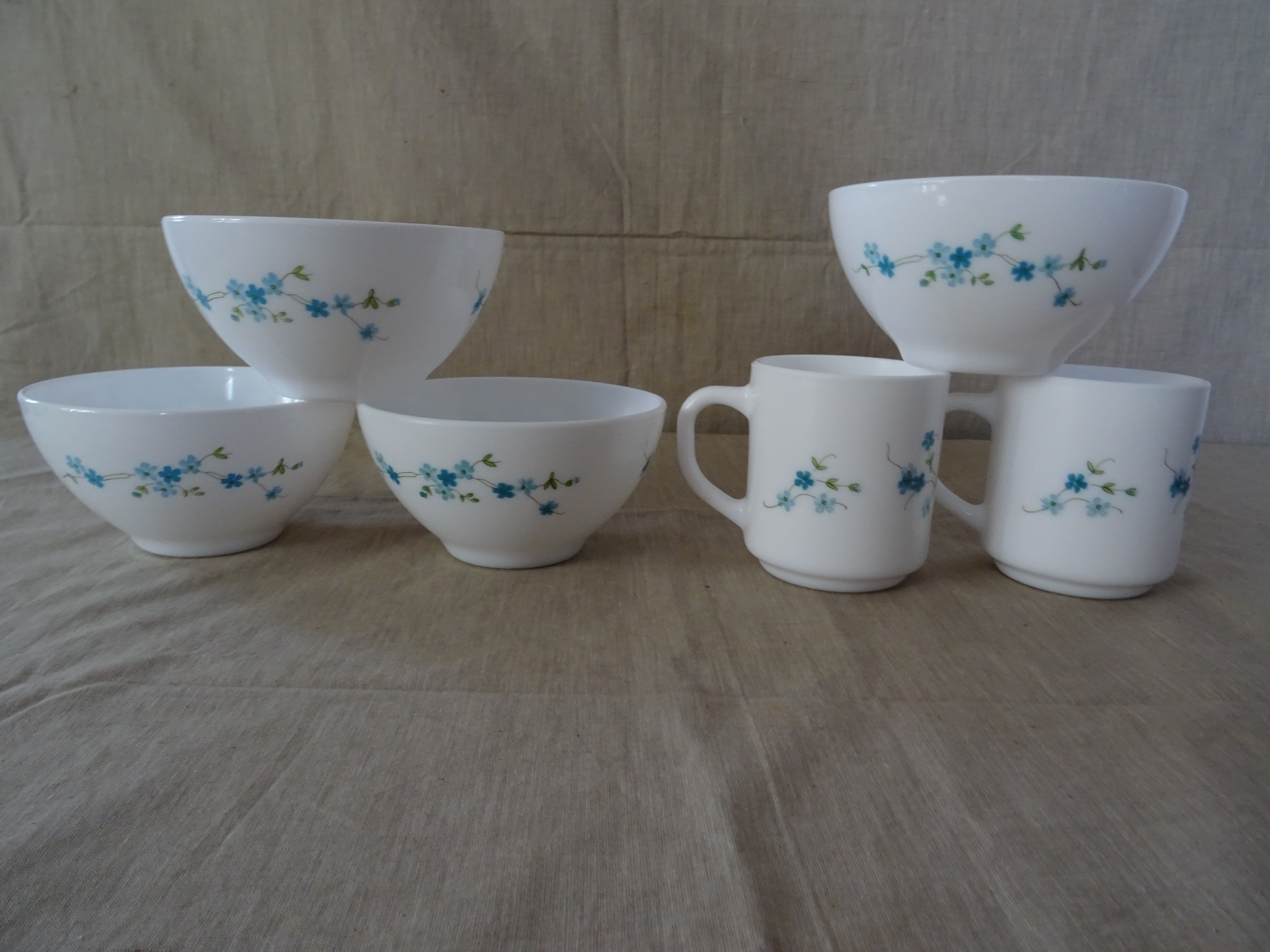 Set of 4 bowls and 2 mugs veronica arcopal small vintage blue flowers