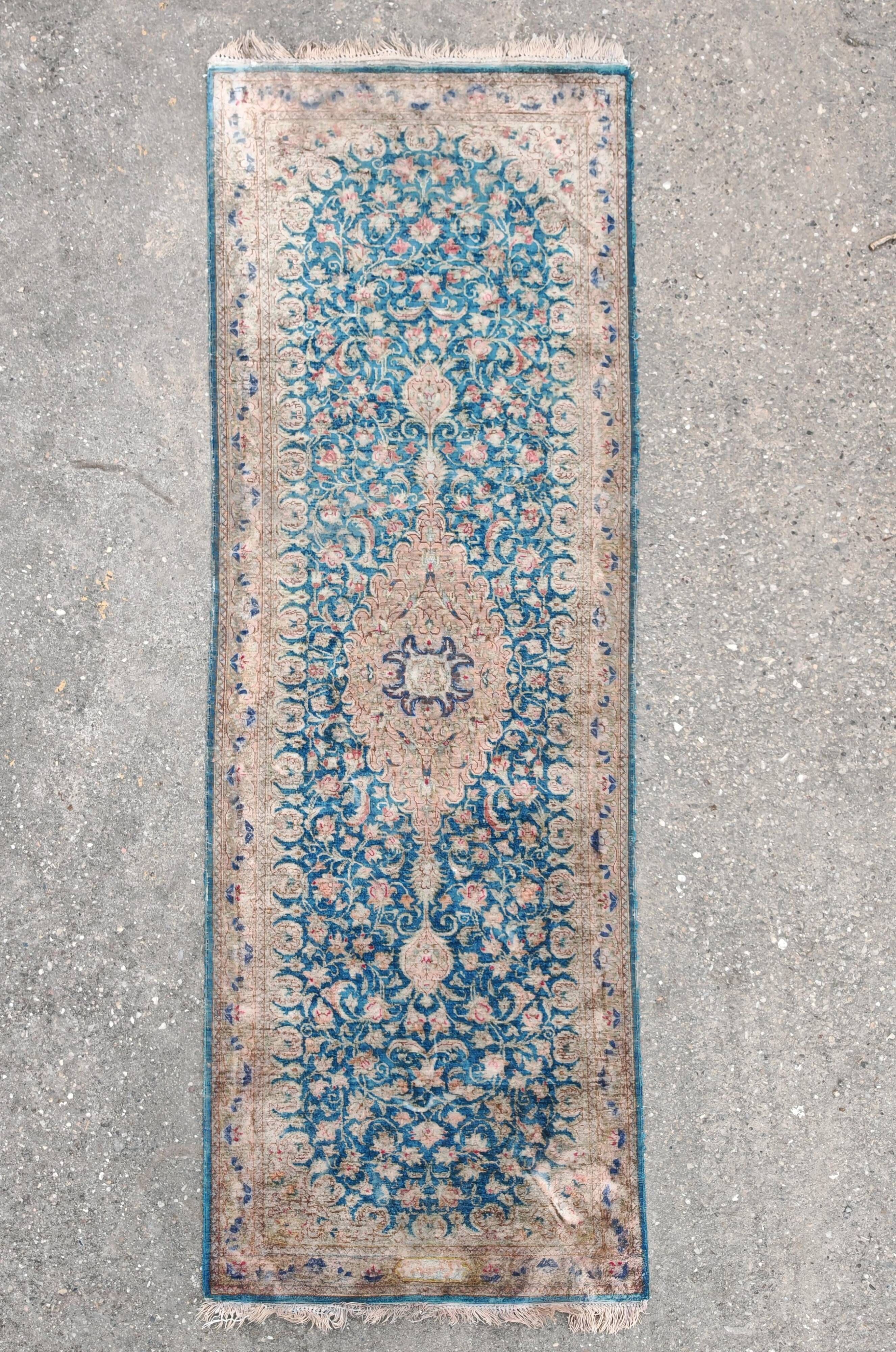 Kerman runner carpet in antique silk, hand-knotted from the 1940s.