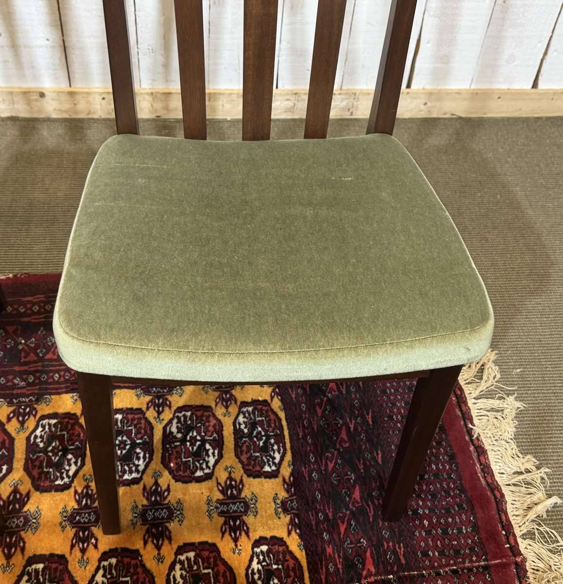 Suite de 4 chaises et 2 fauteuils anglais en acajou de la marque GPlan