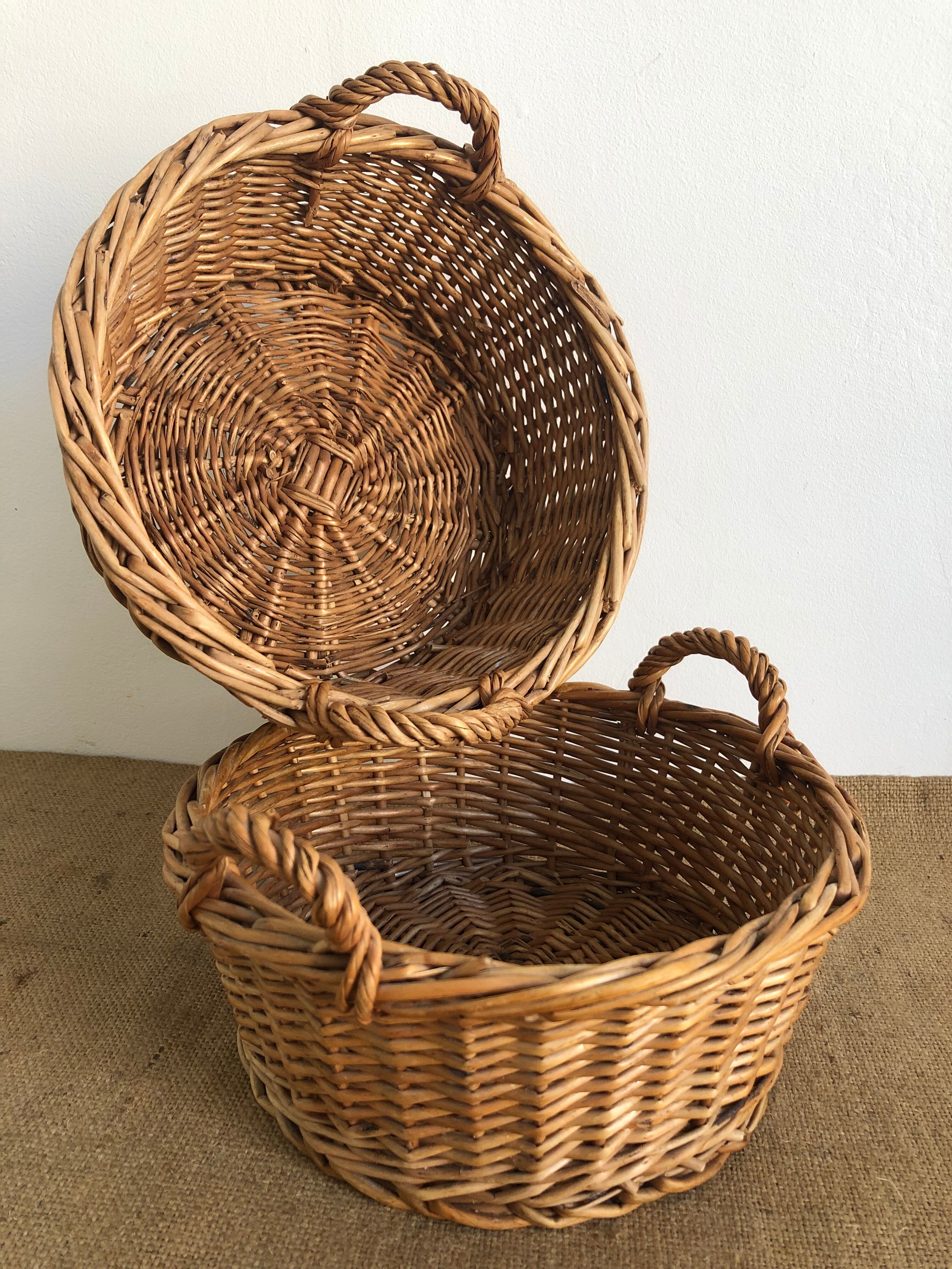 Set of 2 wicker baskets, kitchen decoration