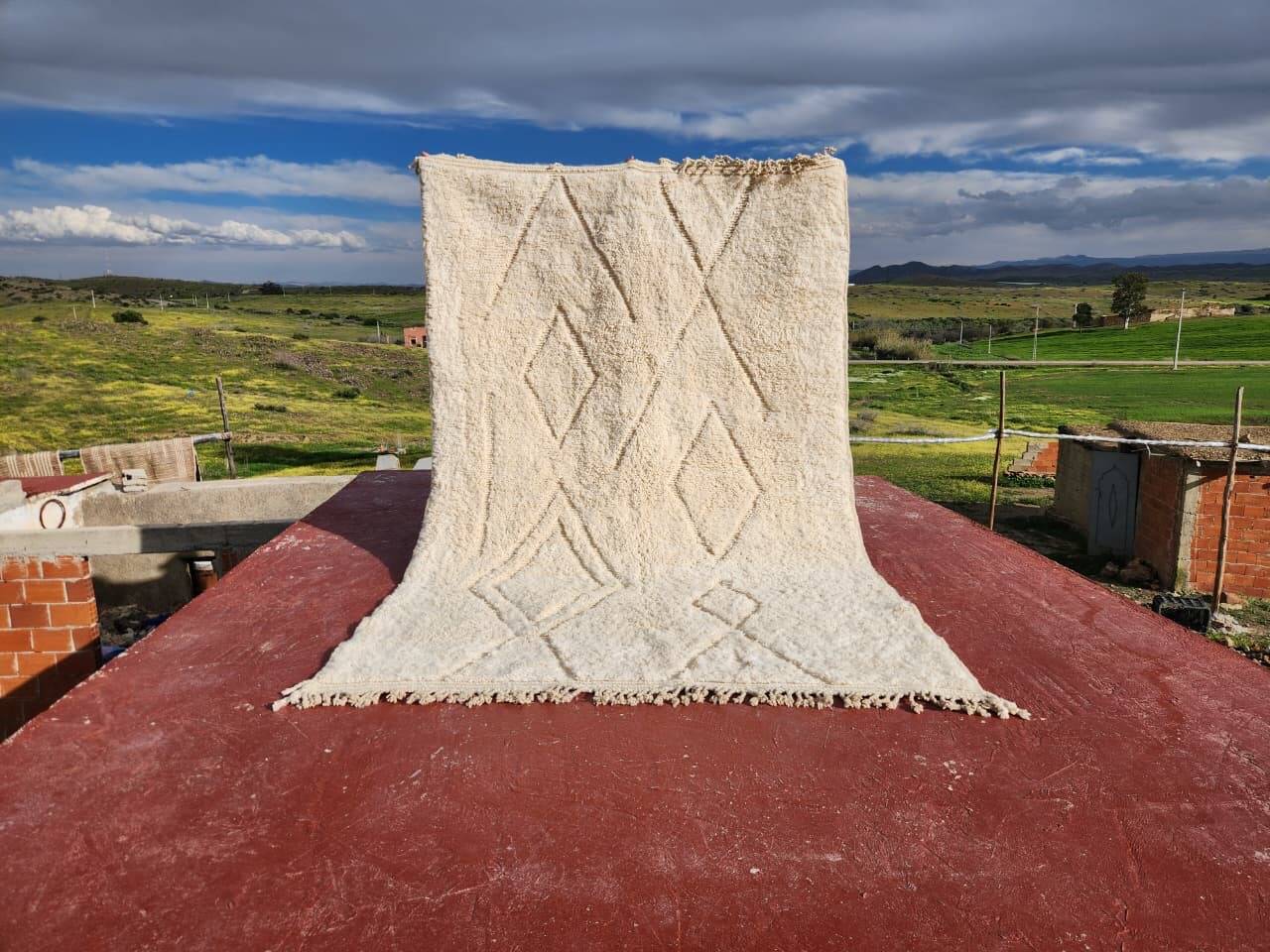 Beni Ouarain Berber rug in cream 300x200 cm – natural wool – handmade