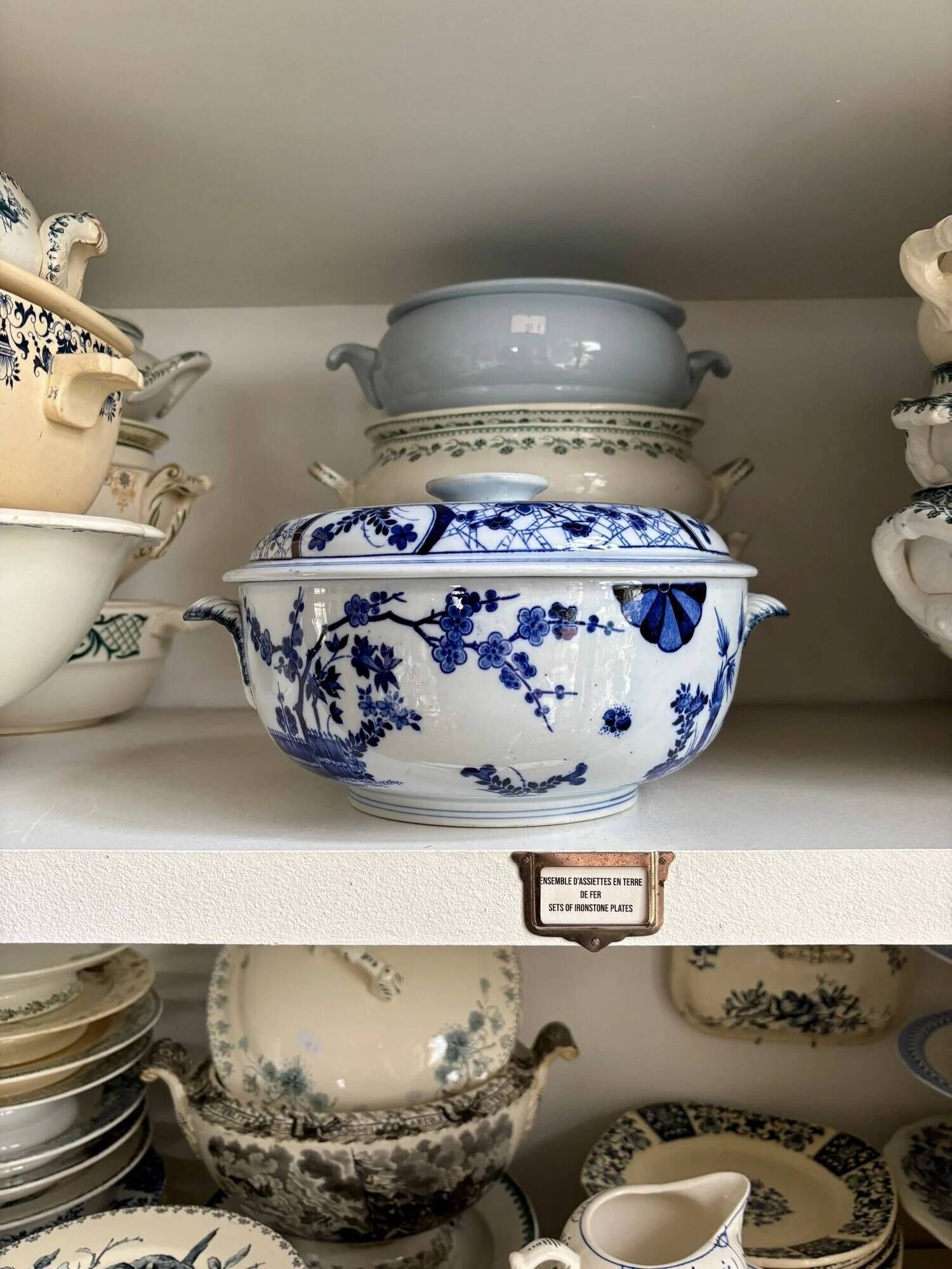 Large soup tureen Creil & Montereau in blue ironstone, "Japan" service.
