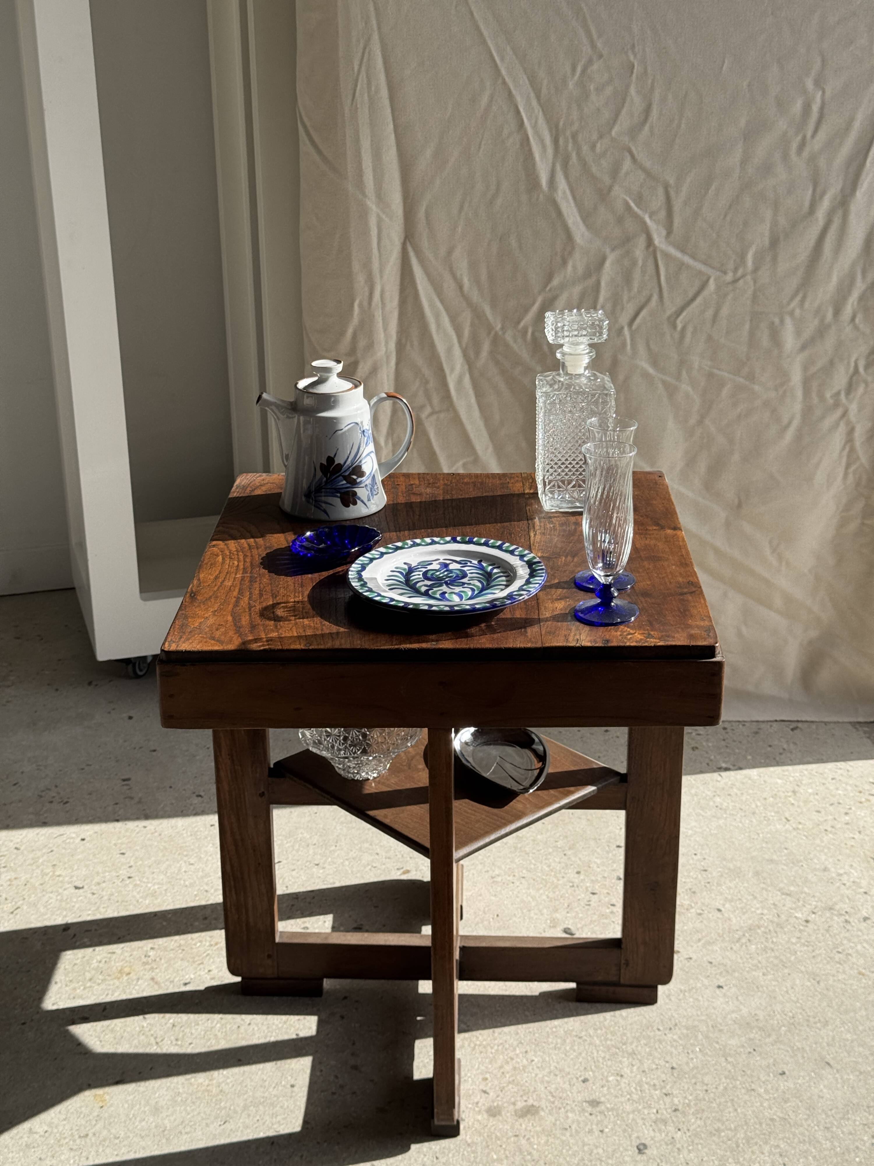 Small glass dish with vintage diamond points, a sparkle.