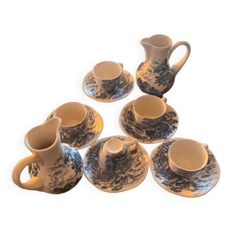 Set of 5 cups and under cups and 2 carafons in Gien porcelain.