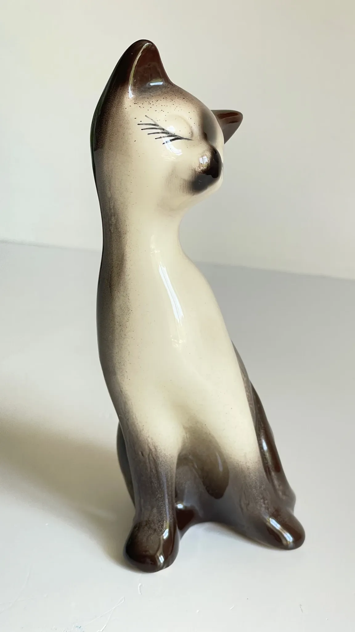Vintage ceramic chat