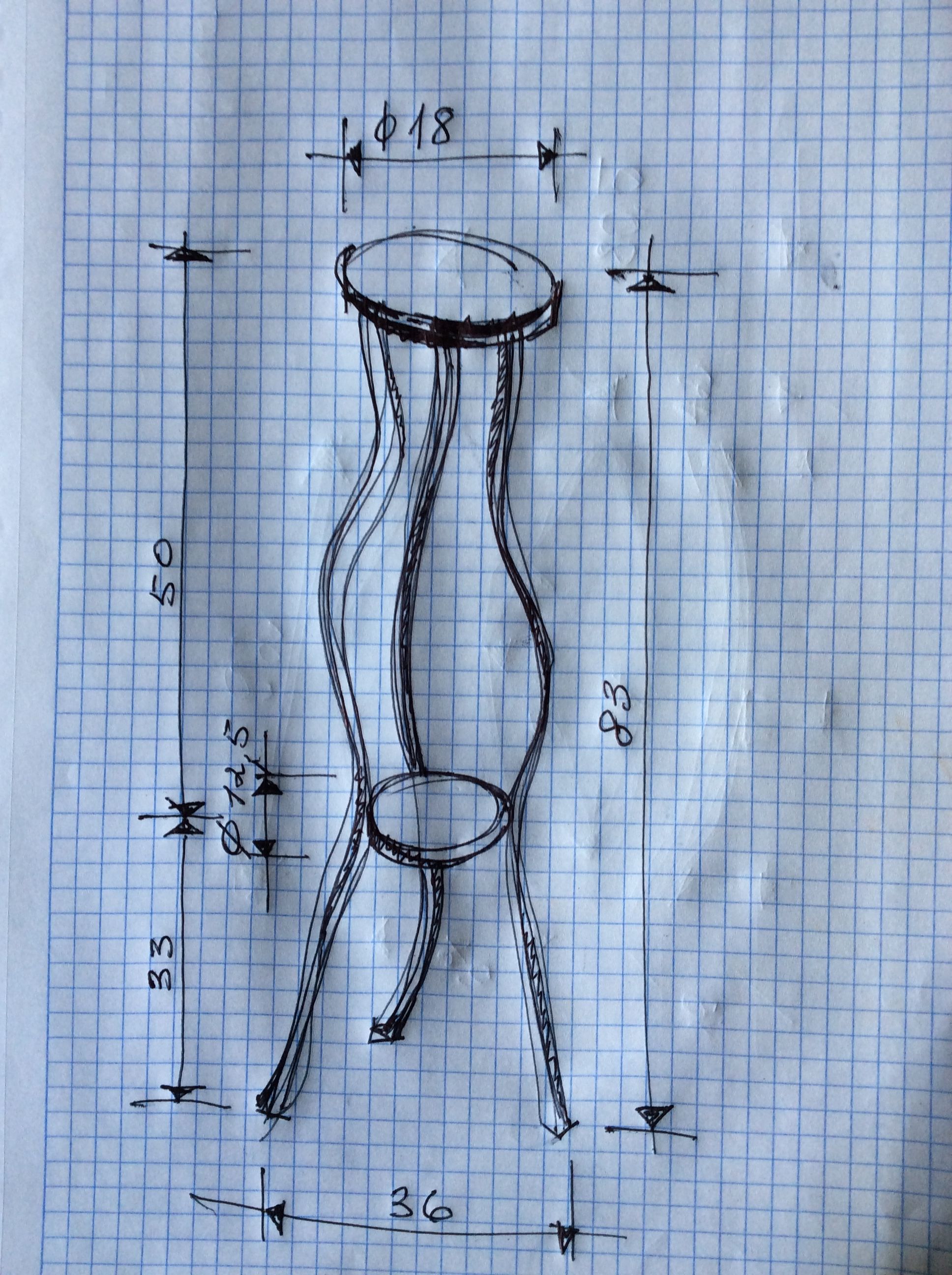 Round tripod wooden table with double size tray