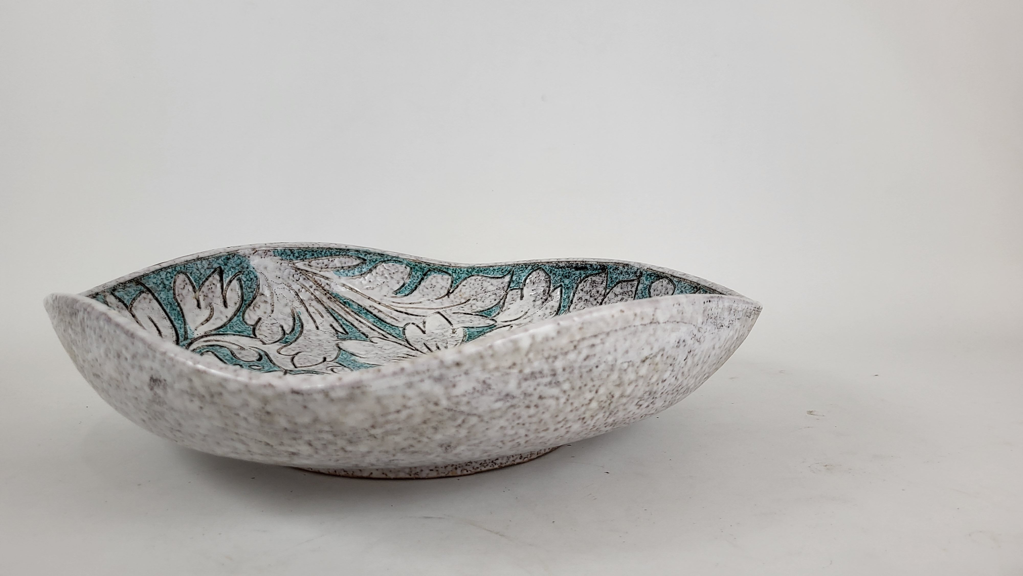 Speckled dish Style Vallauris