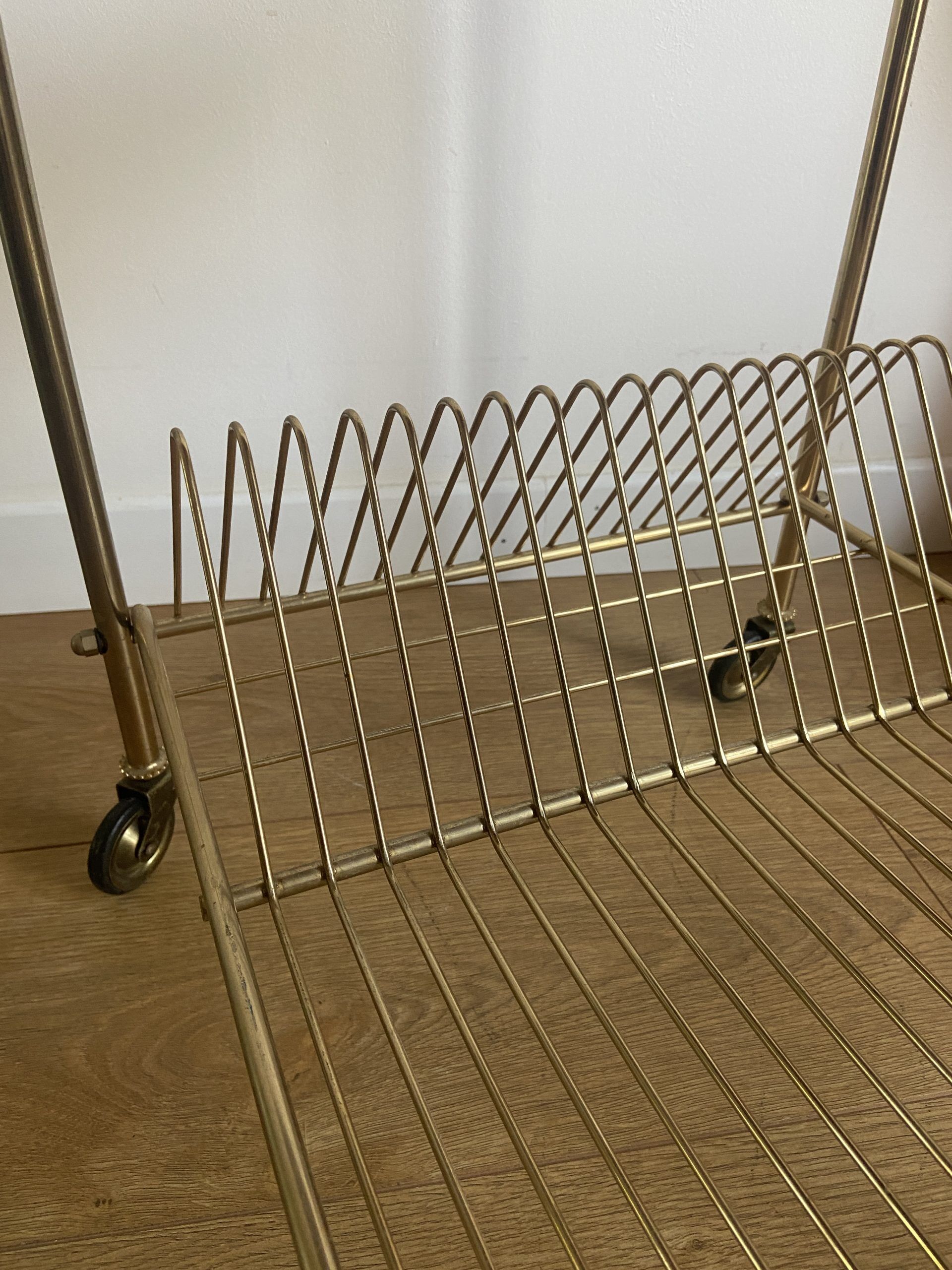 Side table vinyl door with wheels