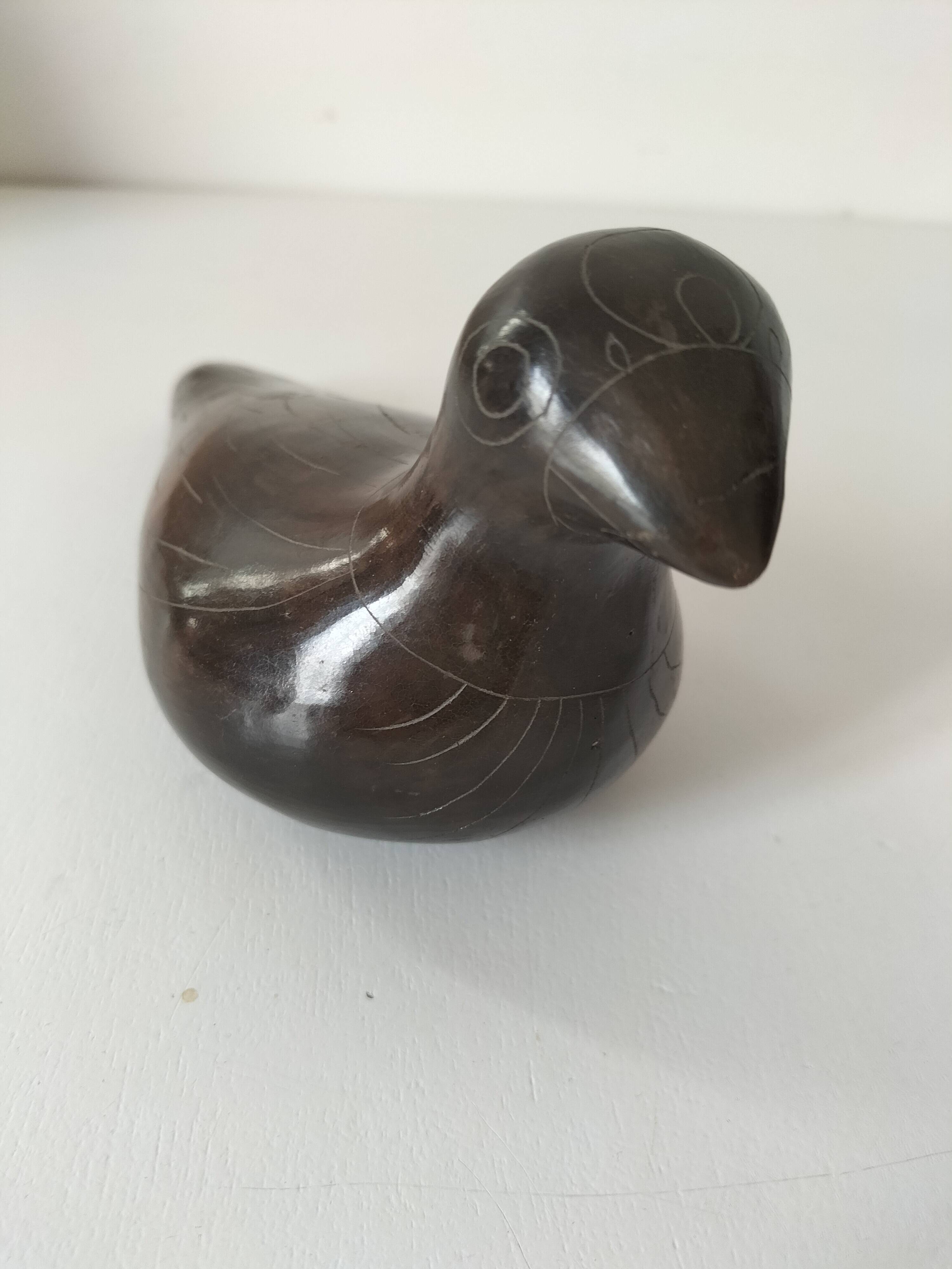 Colombe sculpturale en céramique brun chocolat, 20ème siècle