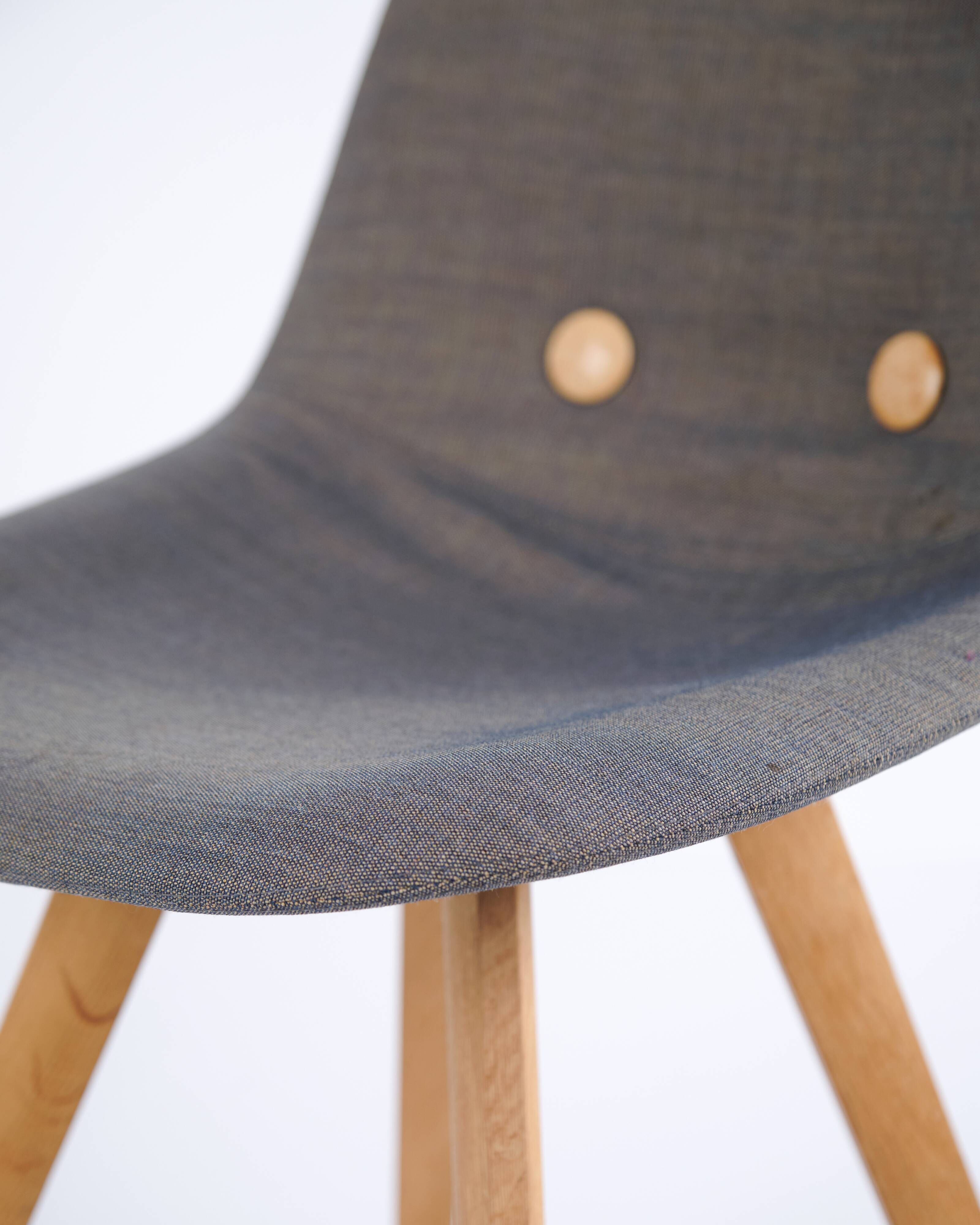 Eyes Wood chair – Erik Jørgensen – Mid grey upholstery – Solid wood