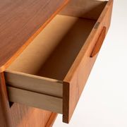 Commode en teck avec ferrules en laiton