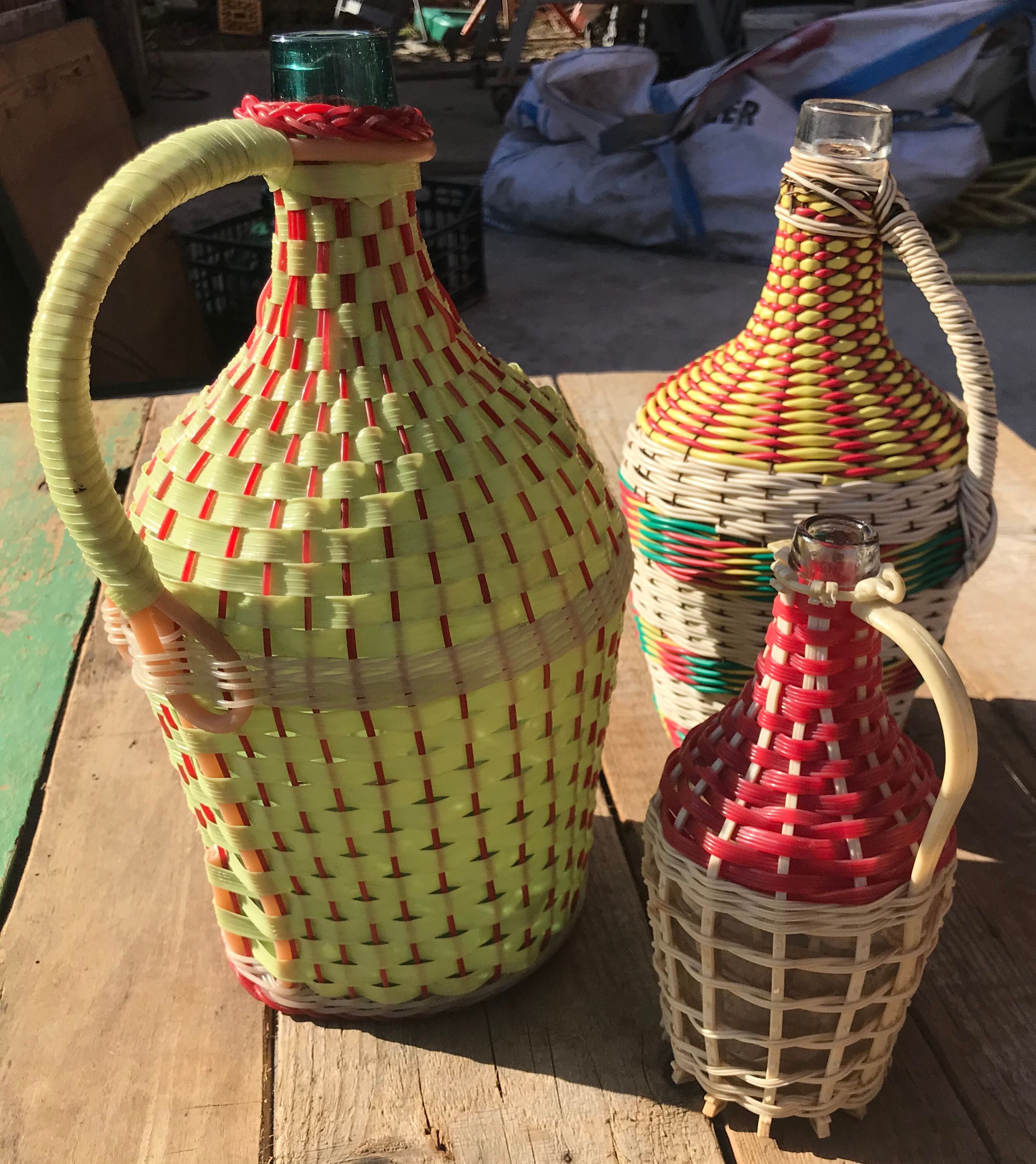 Lot of 3 scoubidou canisters