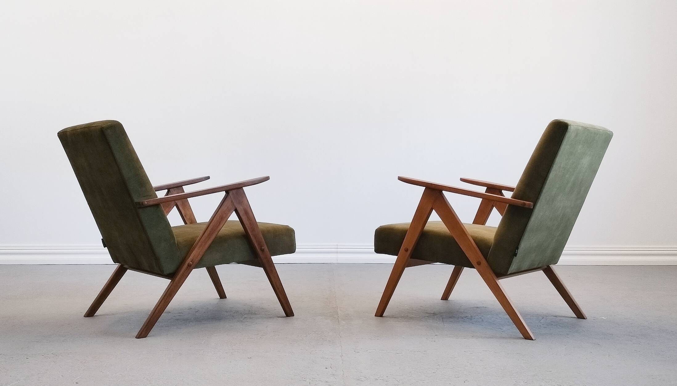 Mid-Century Accent Chair Model B-310 Var in Forest Green Velvet