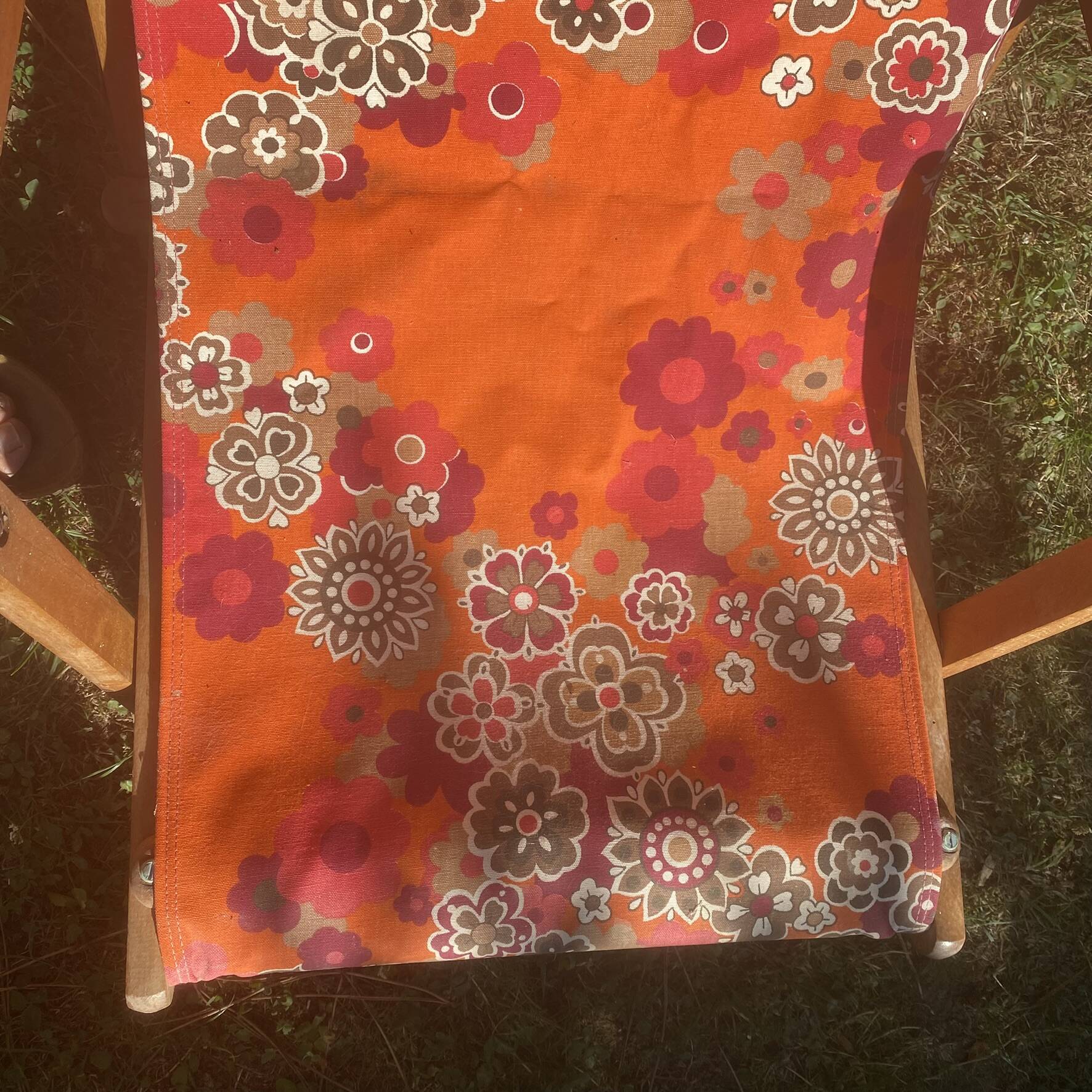 Vintage beach or garden chair made of wood and floral fabric, 1970s.