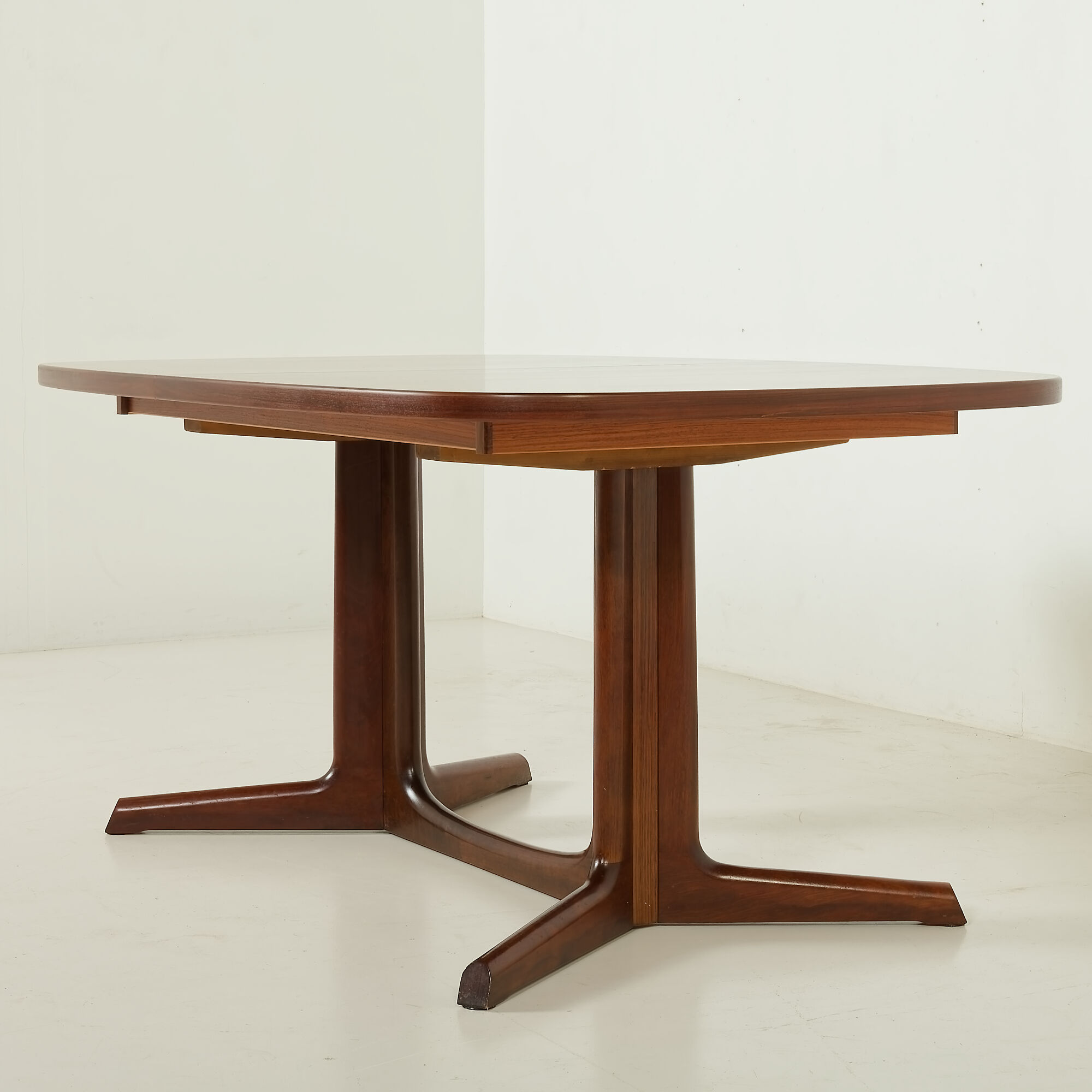 Gudme Mobelfabrik rosewood table with extensions, Denmark 1970s
