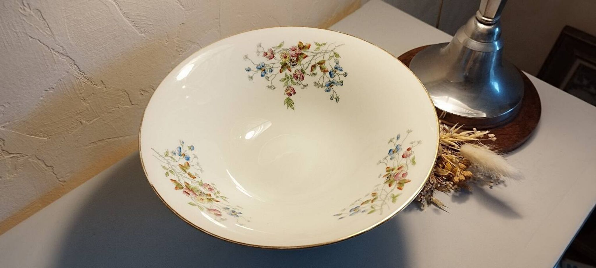 Porcelain fruit bowl with lions from Faïence Paris