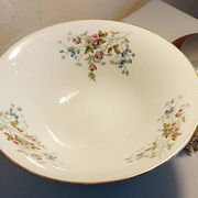 Porcelain fruit bowl with lions from Faïence Paris