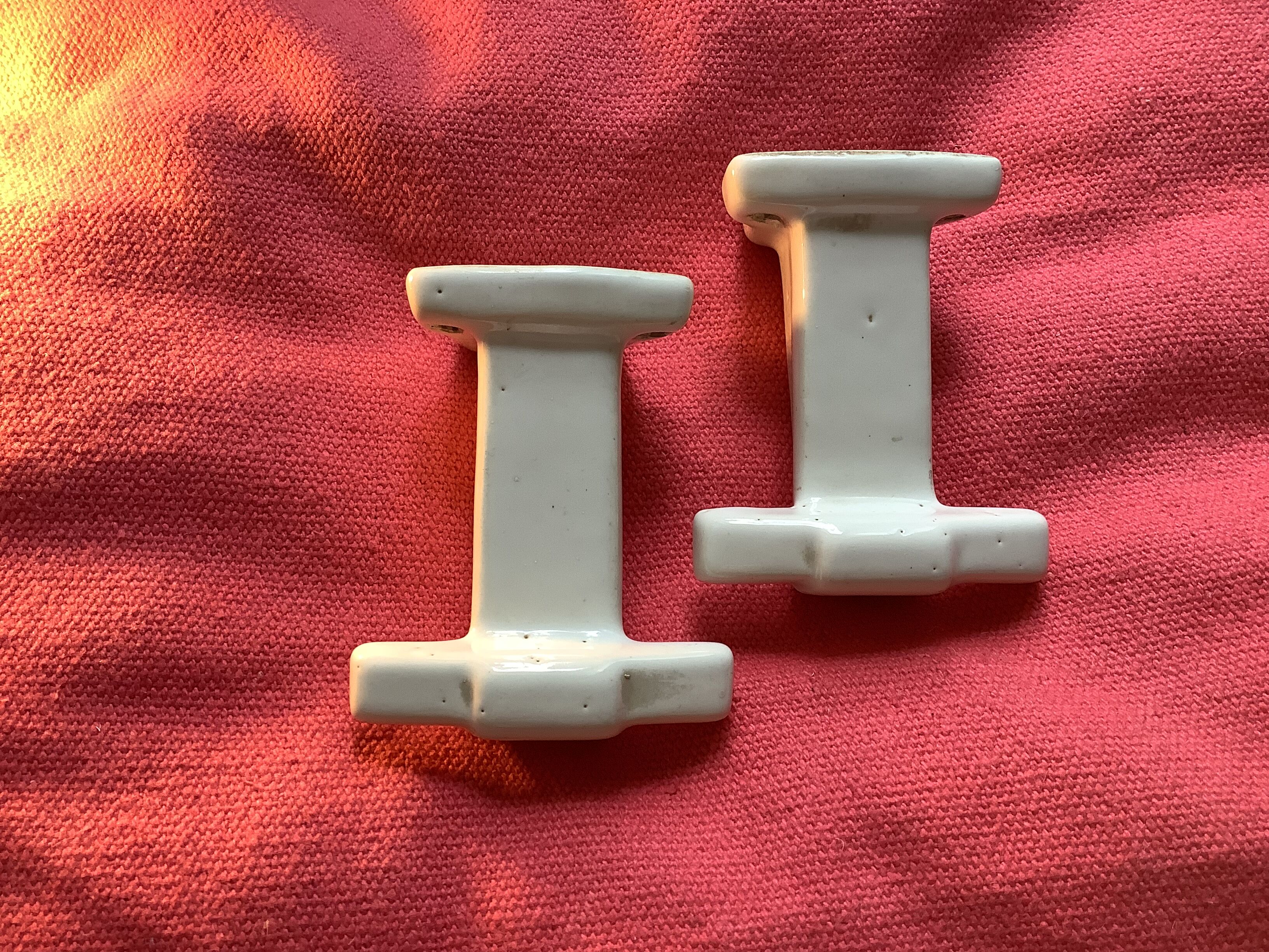 Set of 2 hooks in white porcelain Art Deco 30/40