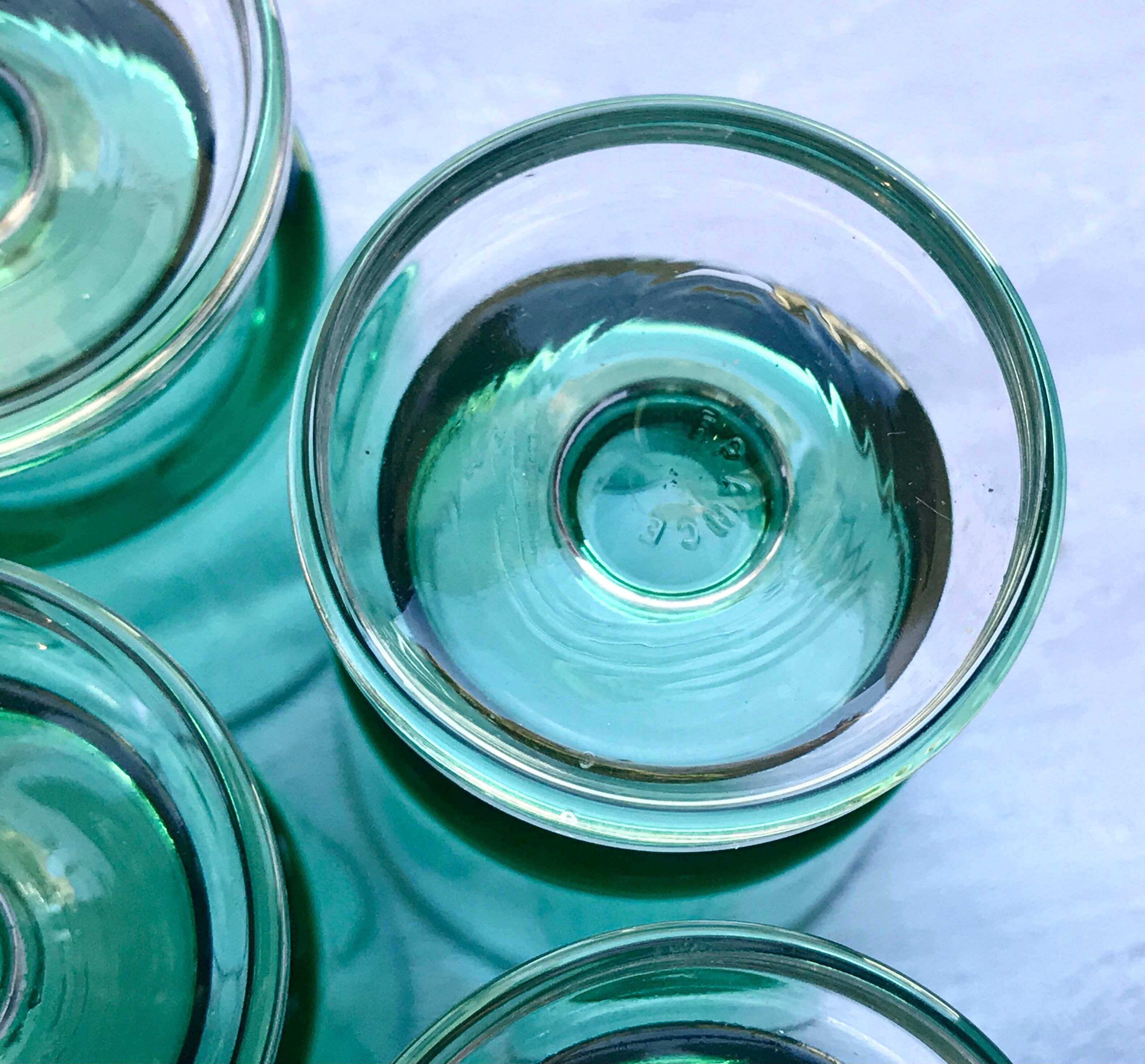 luminarc france - 7 glasses with liqueur "cavalier" of green color - vintage 70s