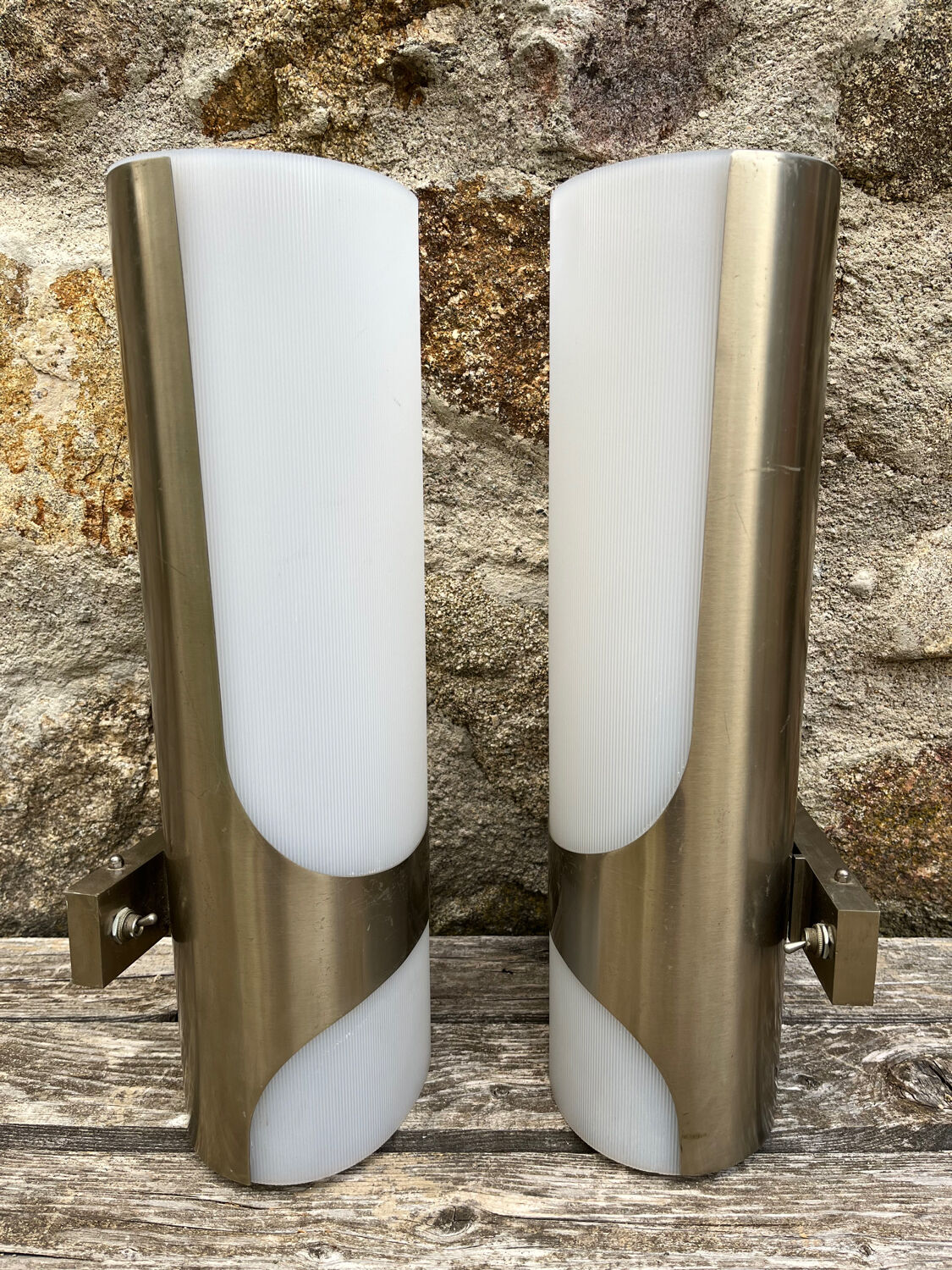 Set of two wall lights