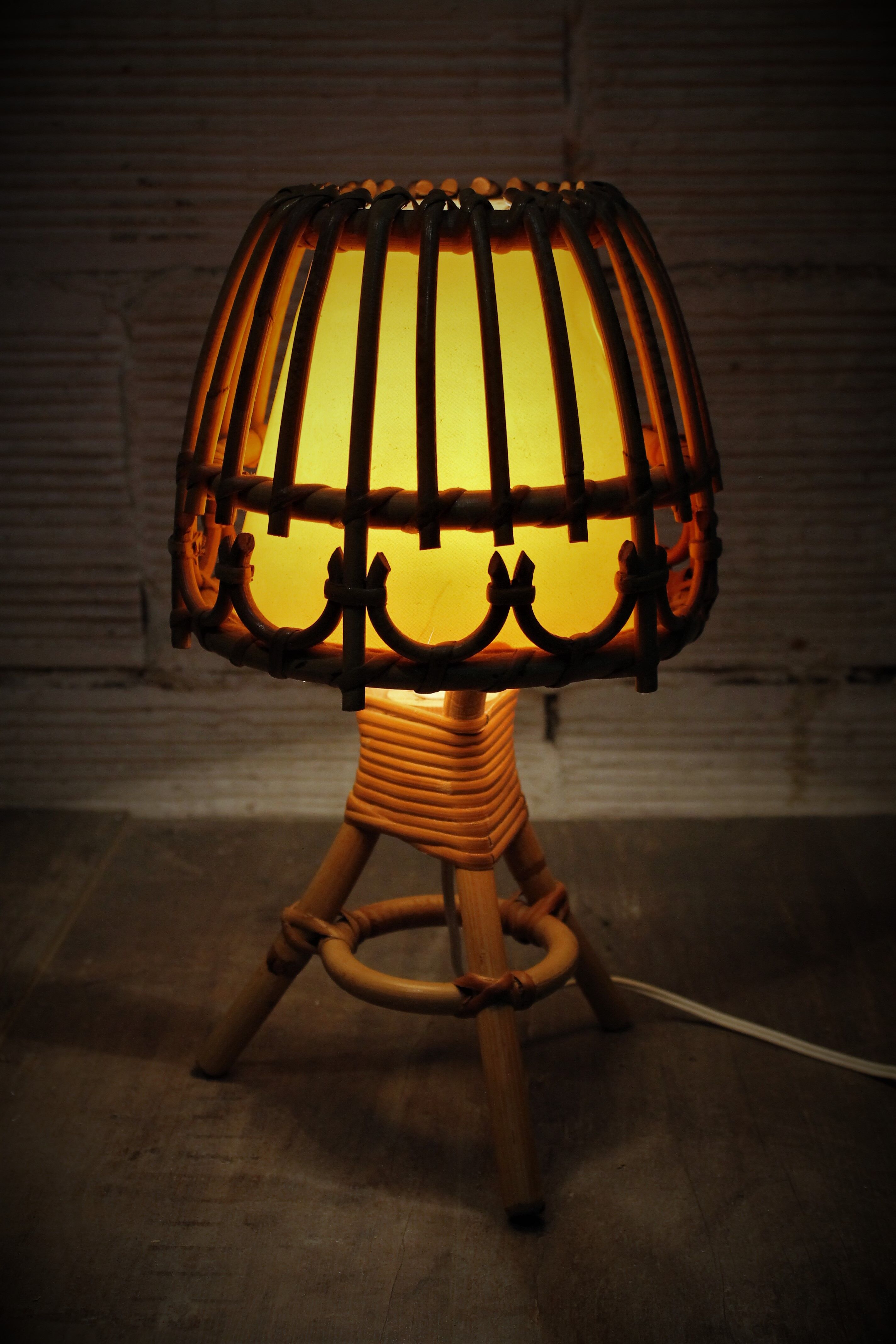 Mushroom rattan tripod lamp 60s