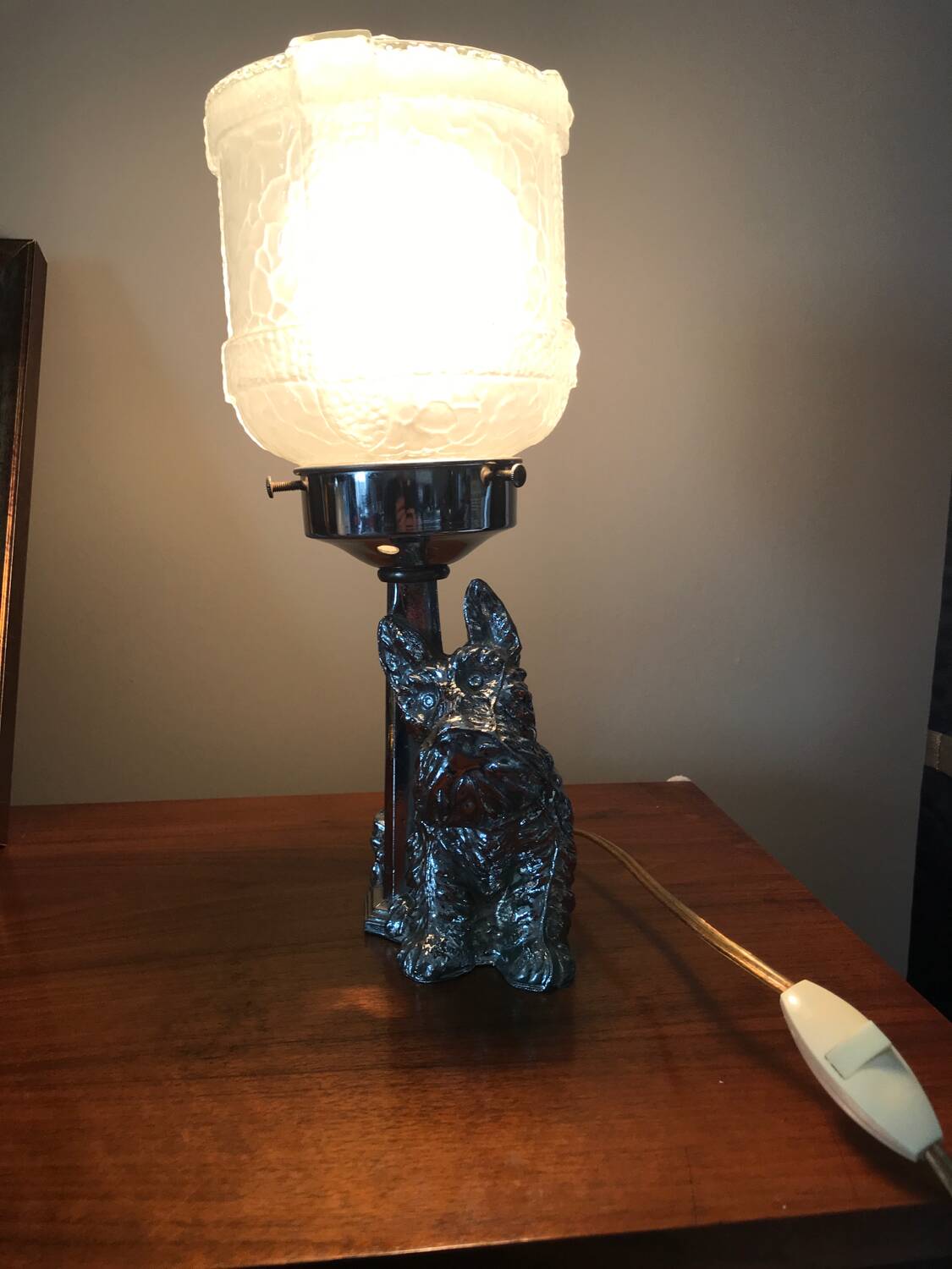 Very pretty art deco Scottish terrier lamp