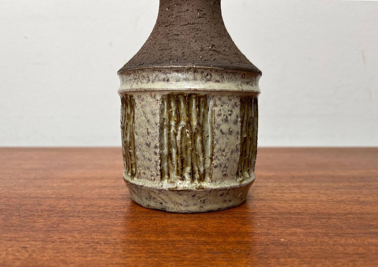 Mid-century studio pottery table lamp by Borge Christoffersen for Chris Haslev Jeti, 1960s.