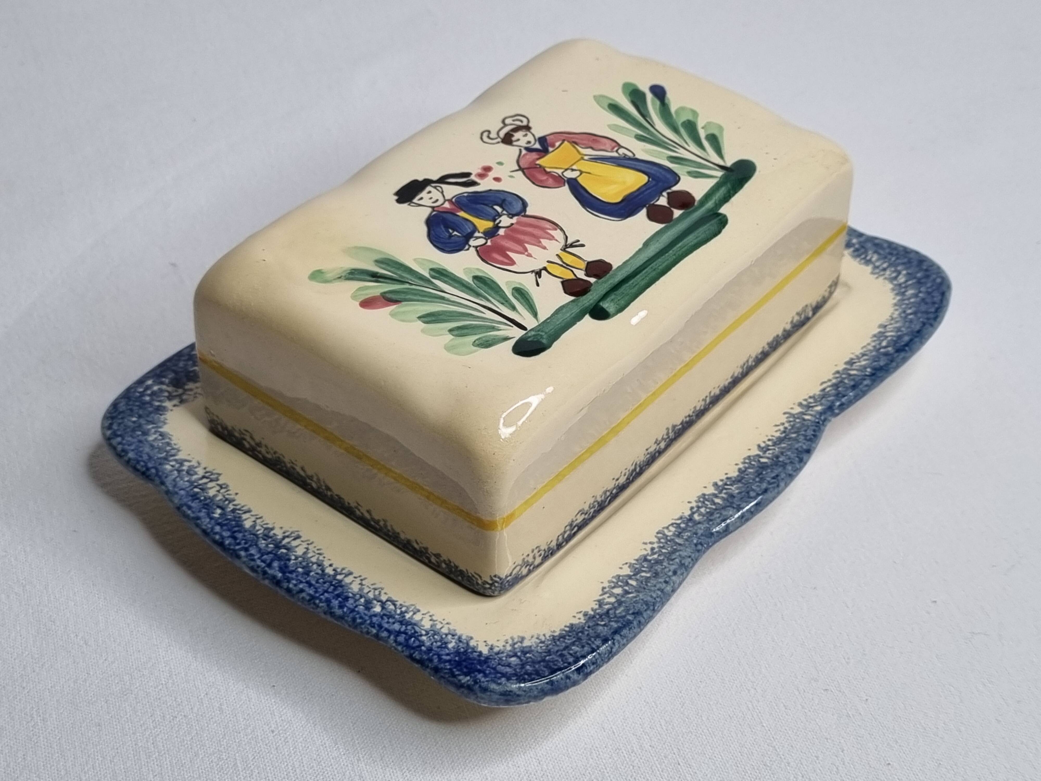 Quimper earthenware butter dish, traditional pattern, 19 cm