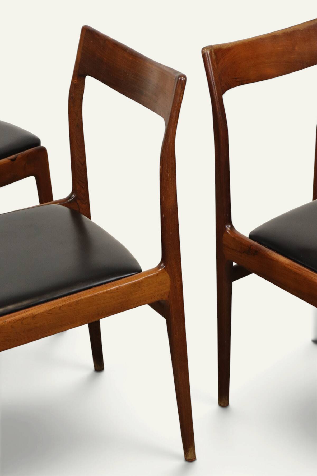 Set of 4 vintage teak and black faux leather chairs – 1960s