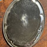 Large oval engraved platter in silver-plated metal 34x45.