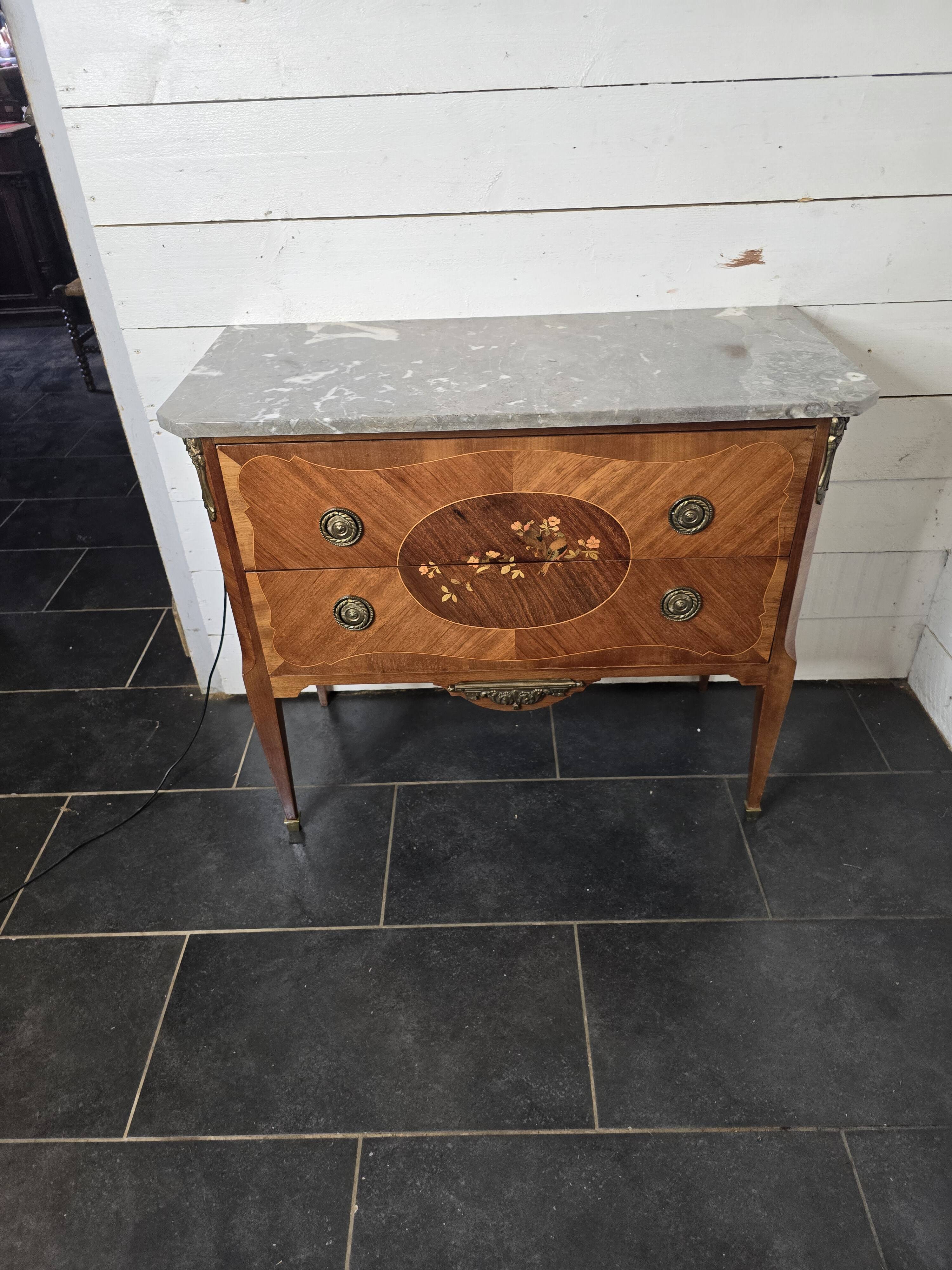 Commode en marqueterie milieu XXème