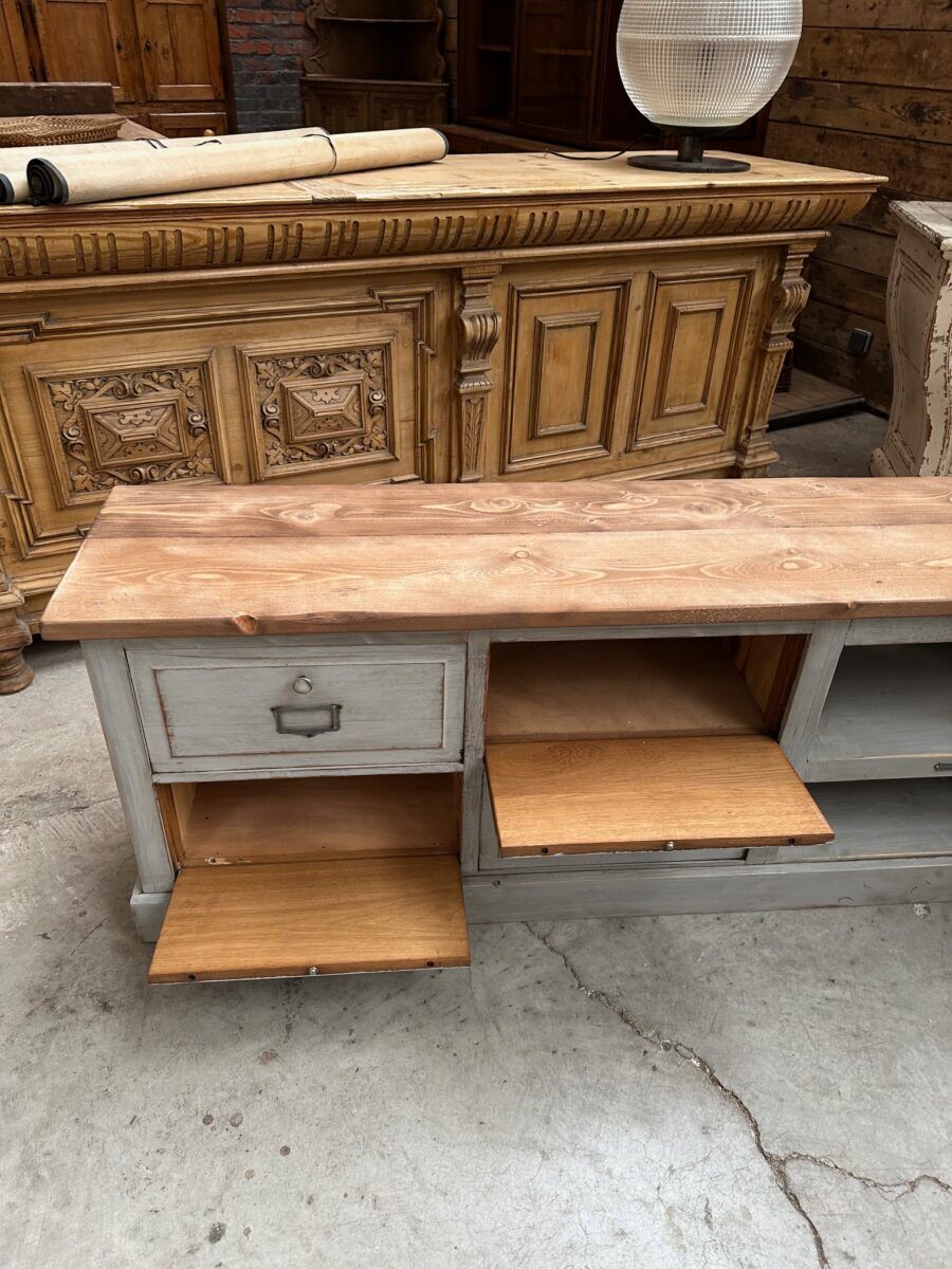 Ancien meuble de métier transformé en meuble télé