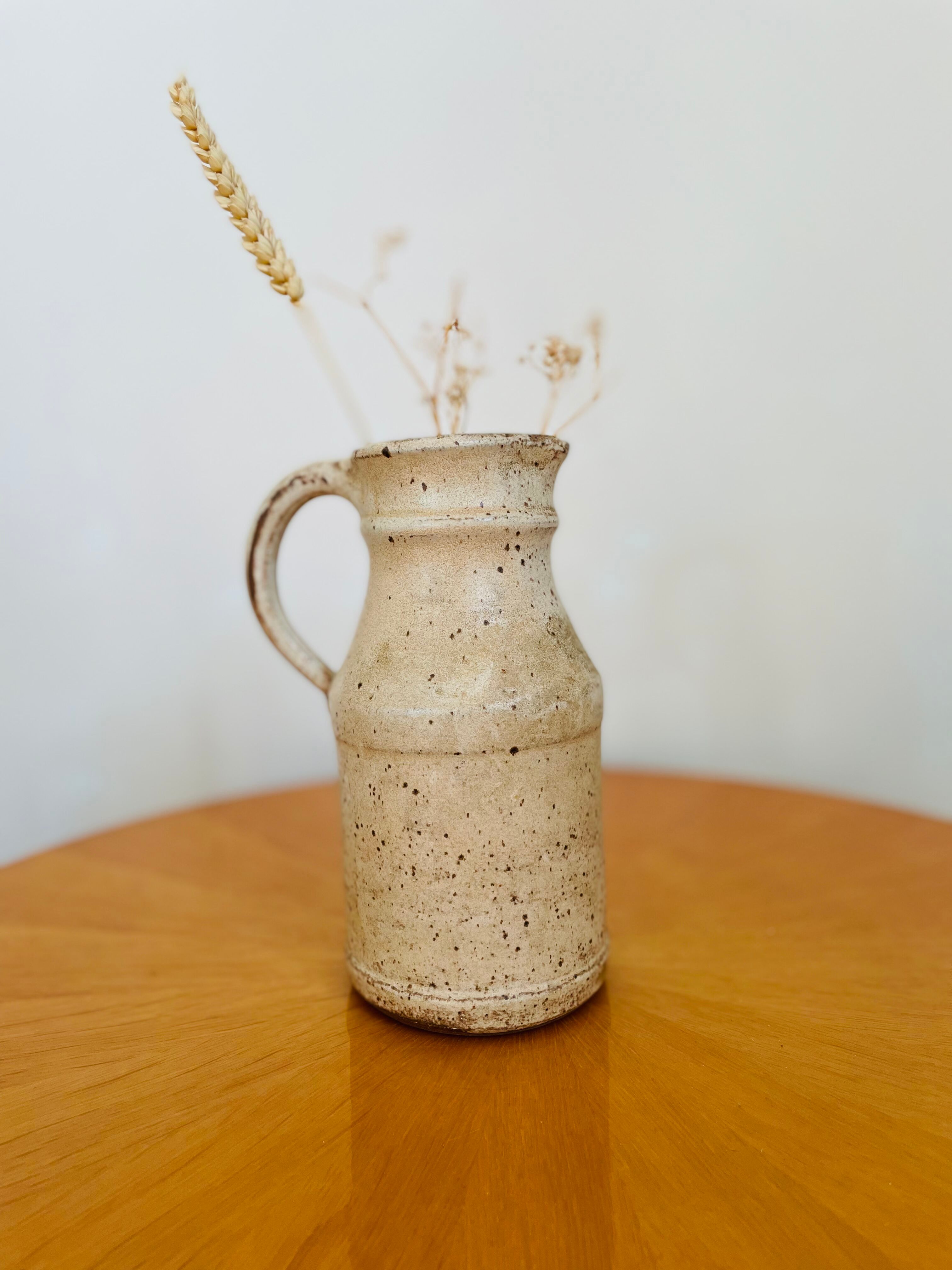 Pitcher in speckled sandstone bois de laud