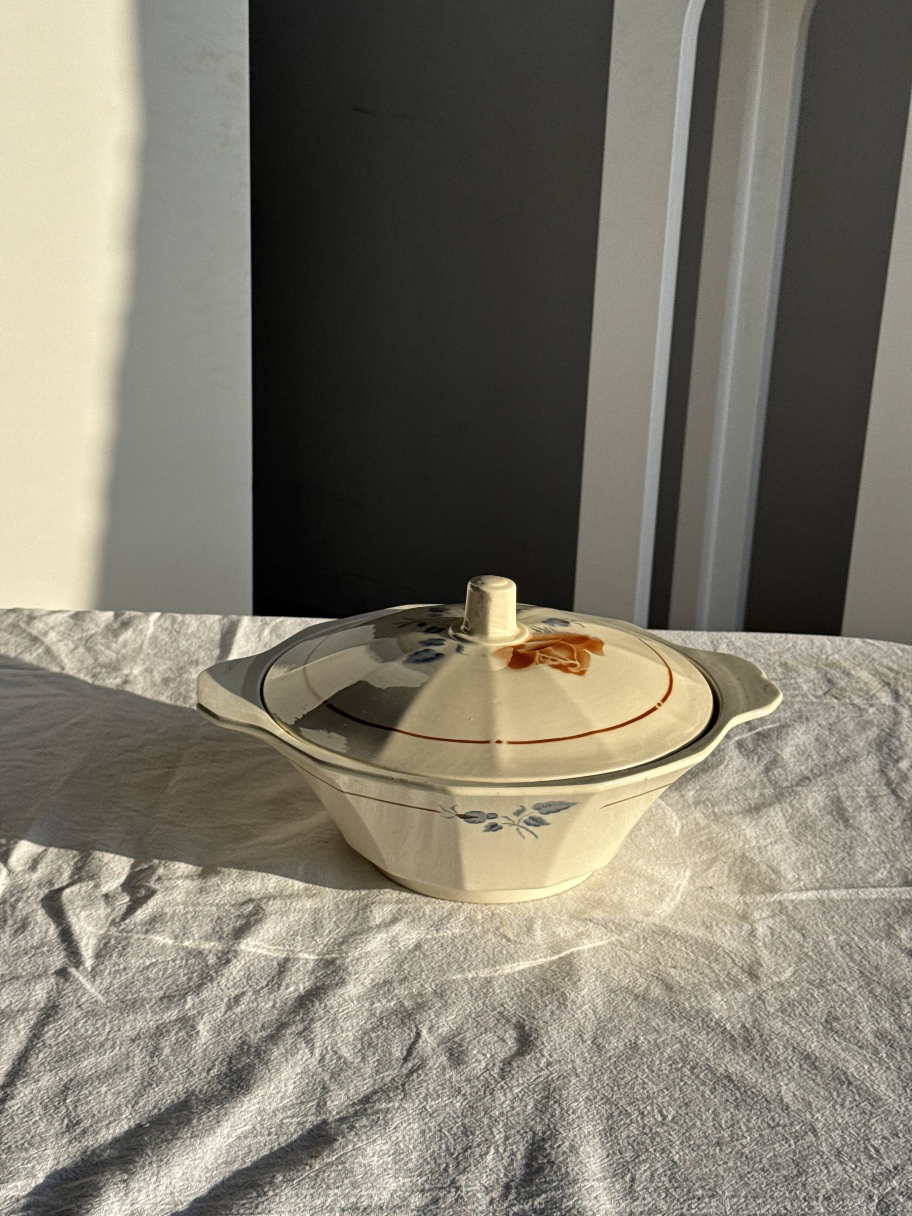 Antique Sarreguemines soup tureen with lid, rose pattern, D33 H28.