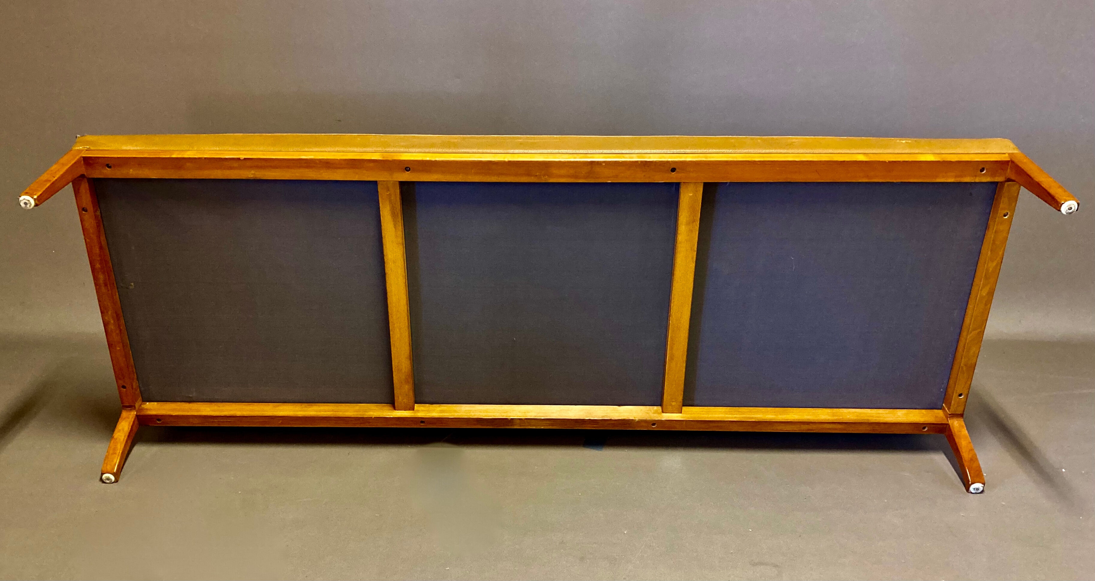 Leather sofa design 1960 Kill International.