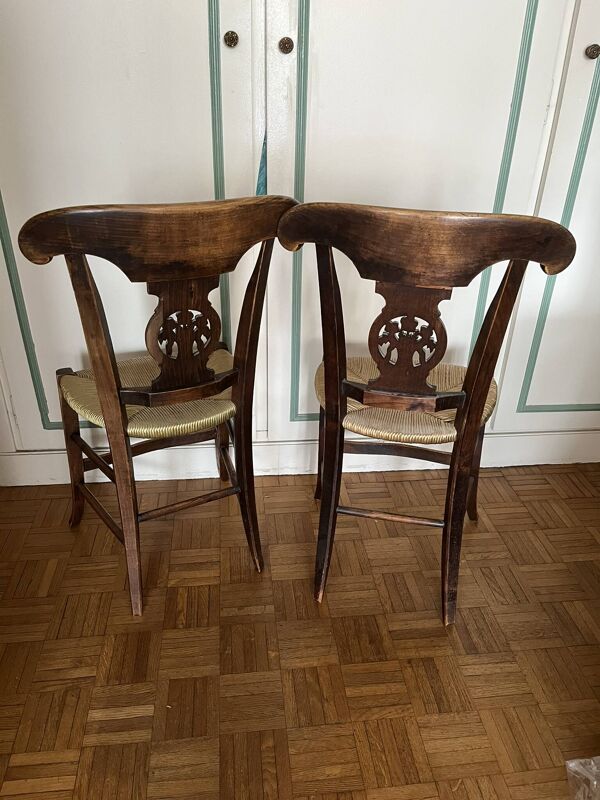 Paire de chaises Directoire en noyer, France circa 1810-1830