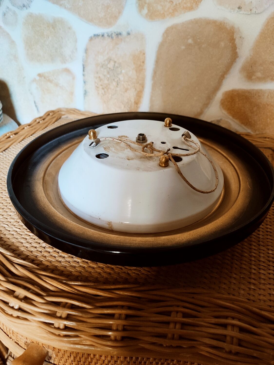 Art deco ceiling light in brass and textured glass
