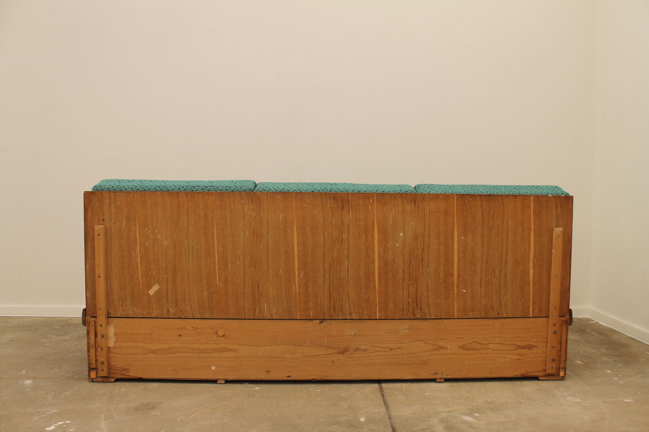 Mid century sofabed in walnut by jindrich halabala for up zavody, 1950´s