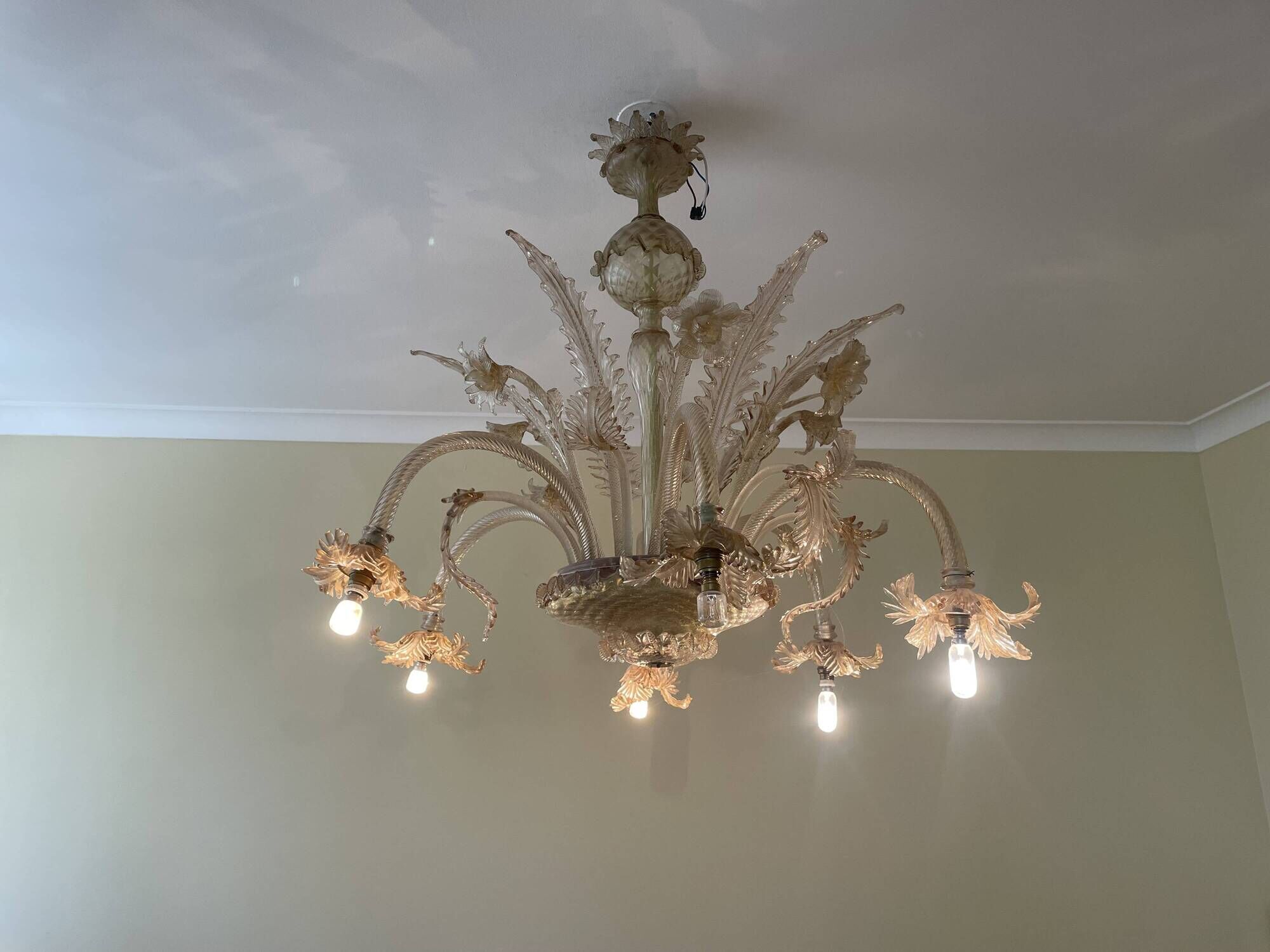Vintage Venetian chandelier in Murano glass dusted with gold (6 arms)