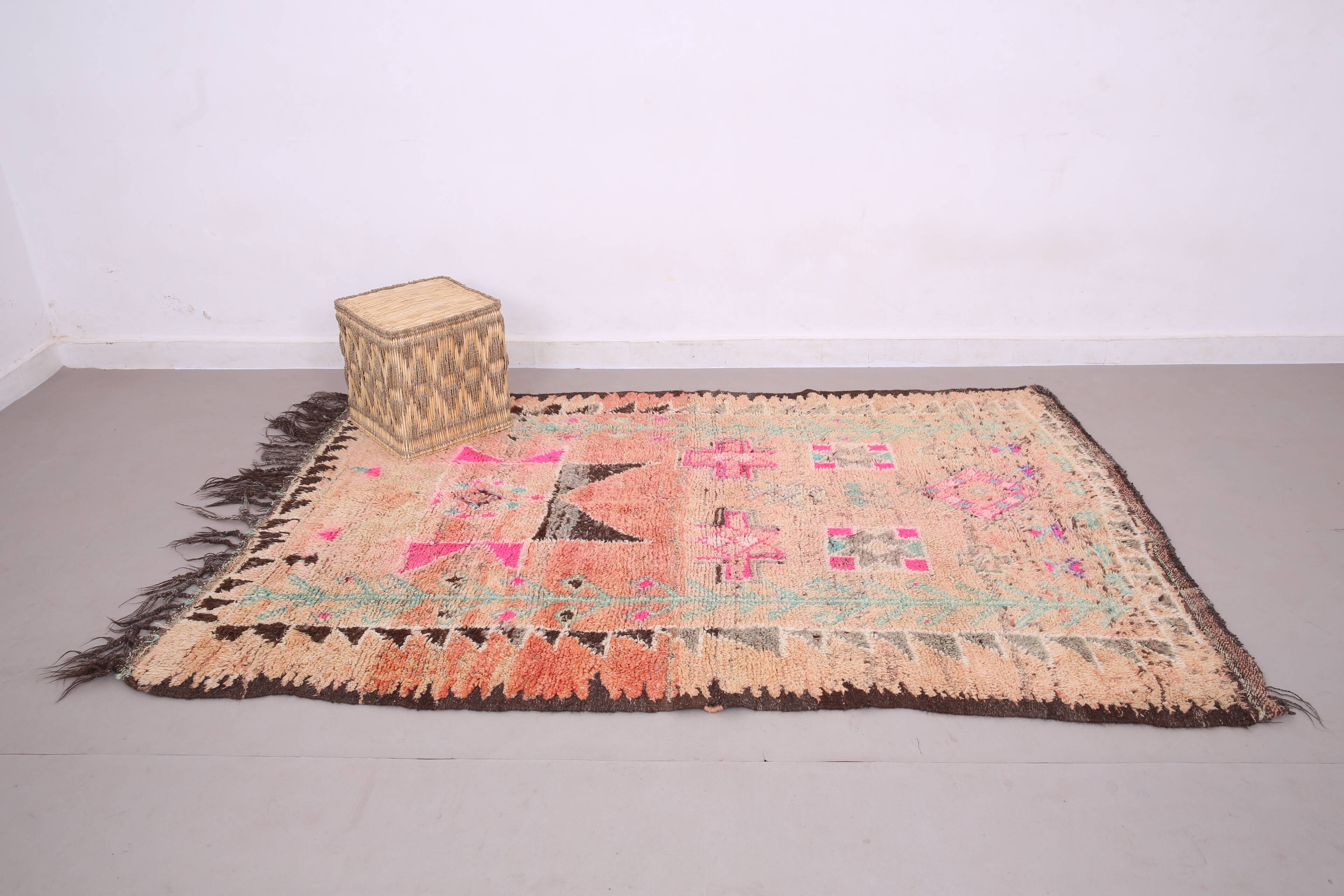 Pink vintage handmade moroccan rug 152 x 231 cm - Berber Wool Rug Antique